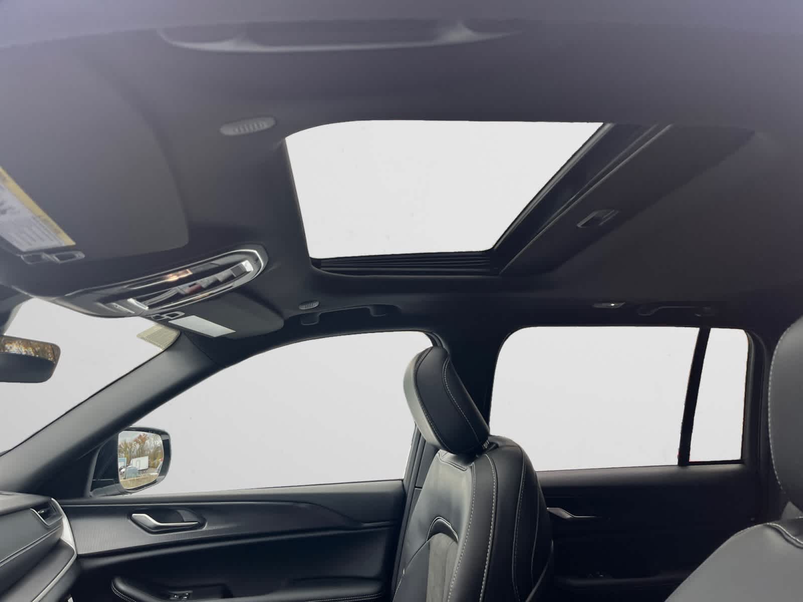 new 2025 Jeep Grand Cherokee car, priced at $43,680