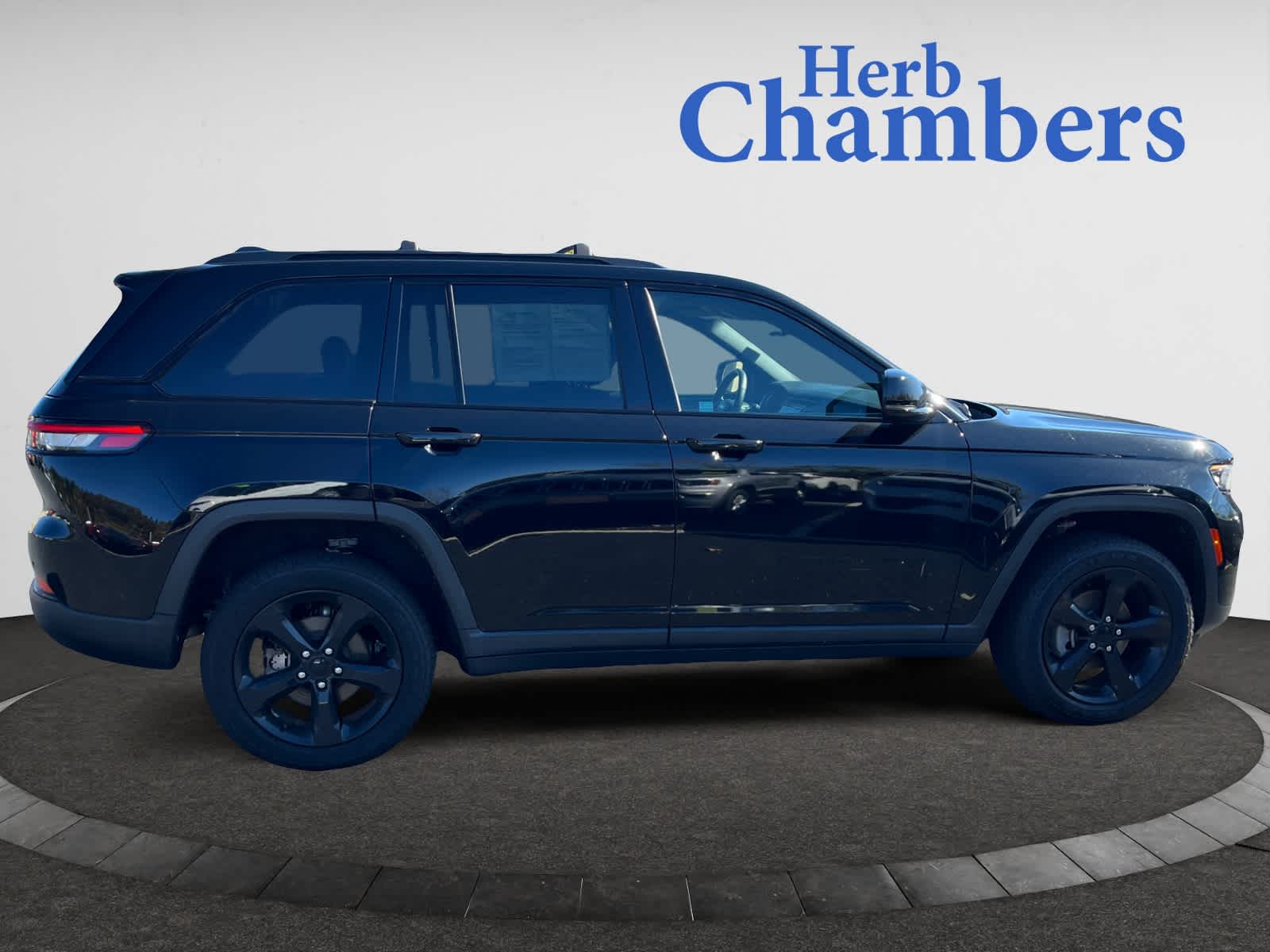 used 2022 Jeep Grand Cherokee car, priced at $30,886