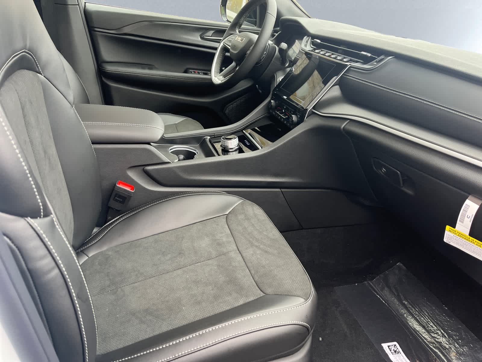 new 2025 Jeep Grand Cherokee car, priced at $43,680