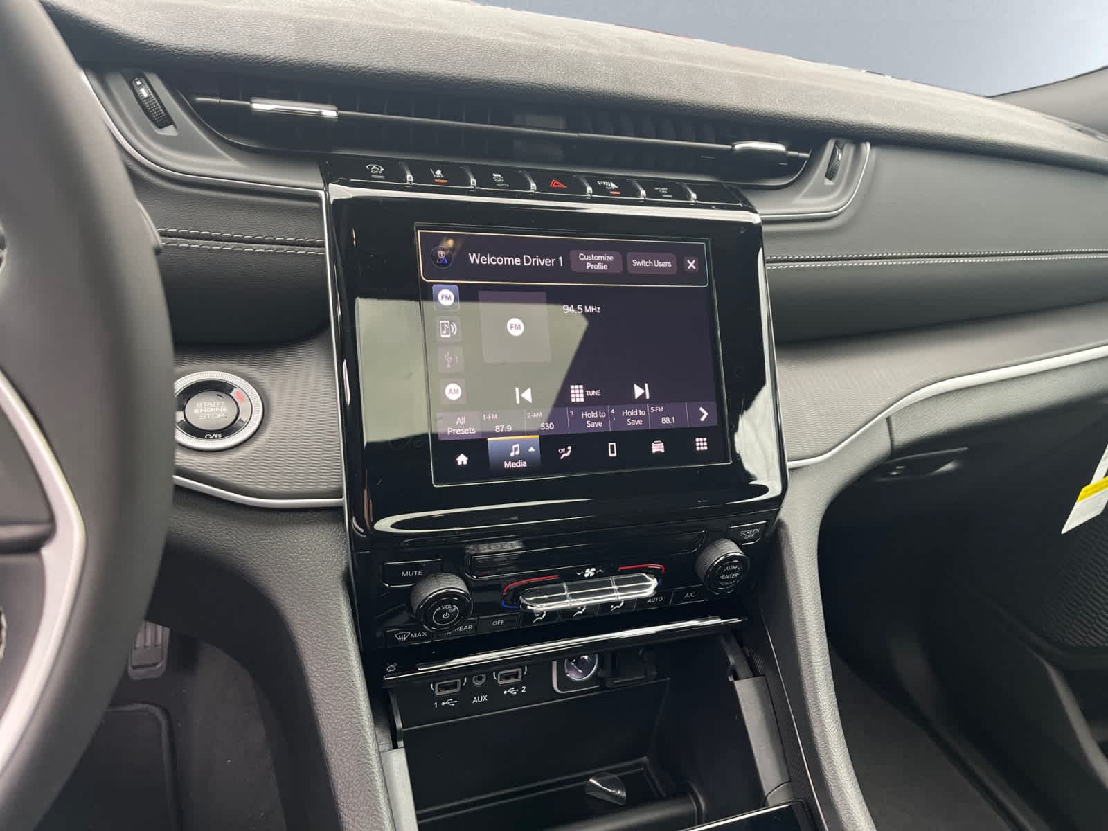 new 2025 Jeep Grand Cherokee car, priced at $37,680