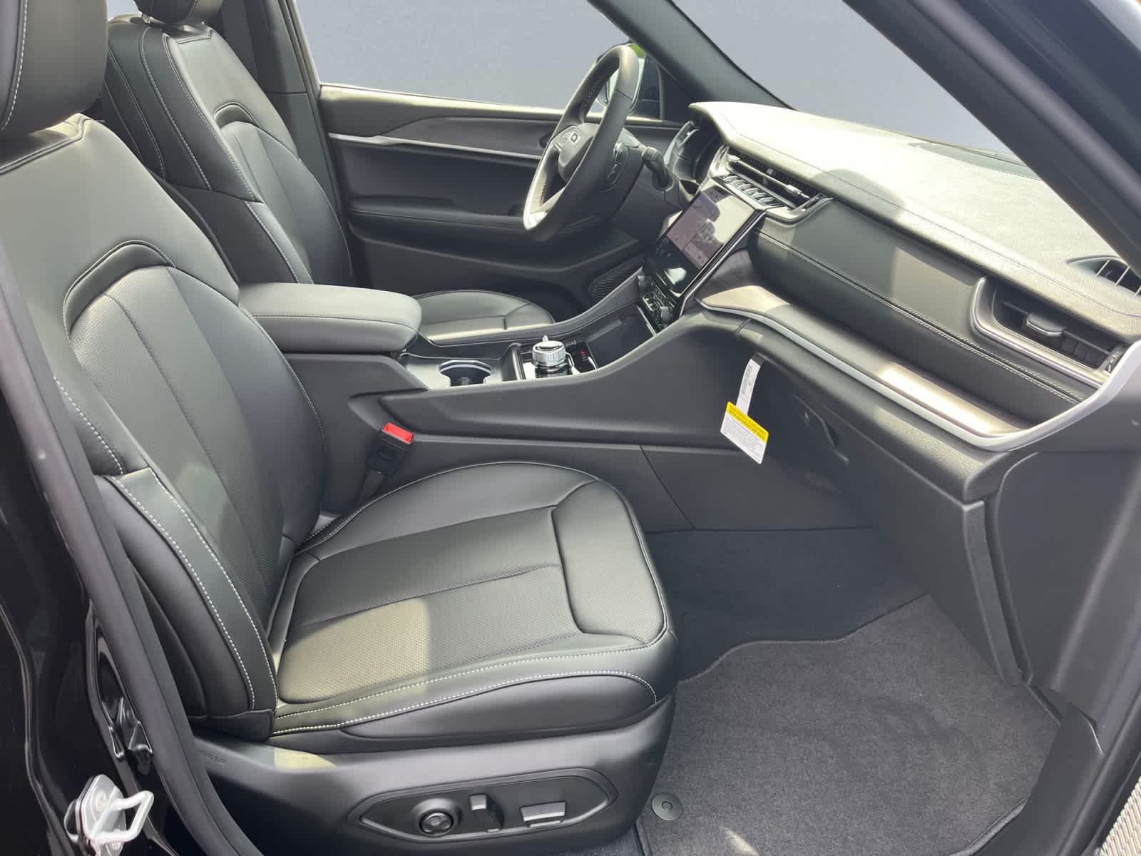 new 2025 Jeep Grand Cherokee car, priced at $52,935