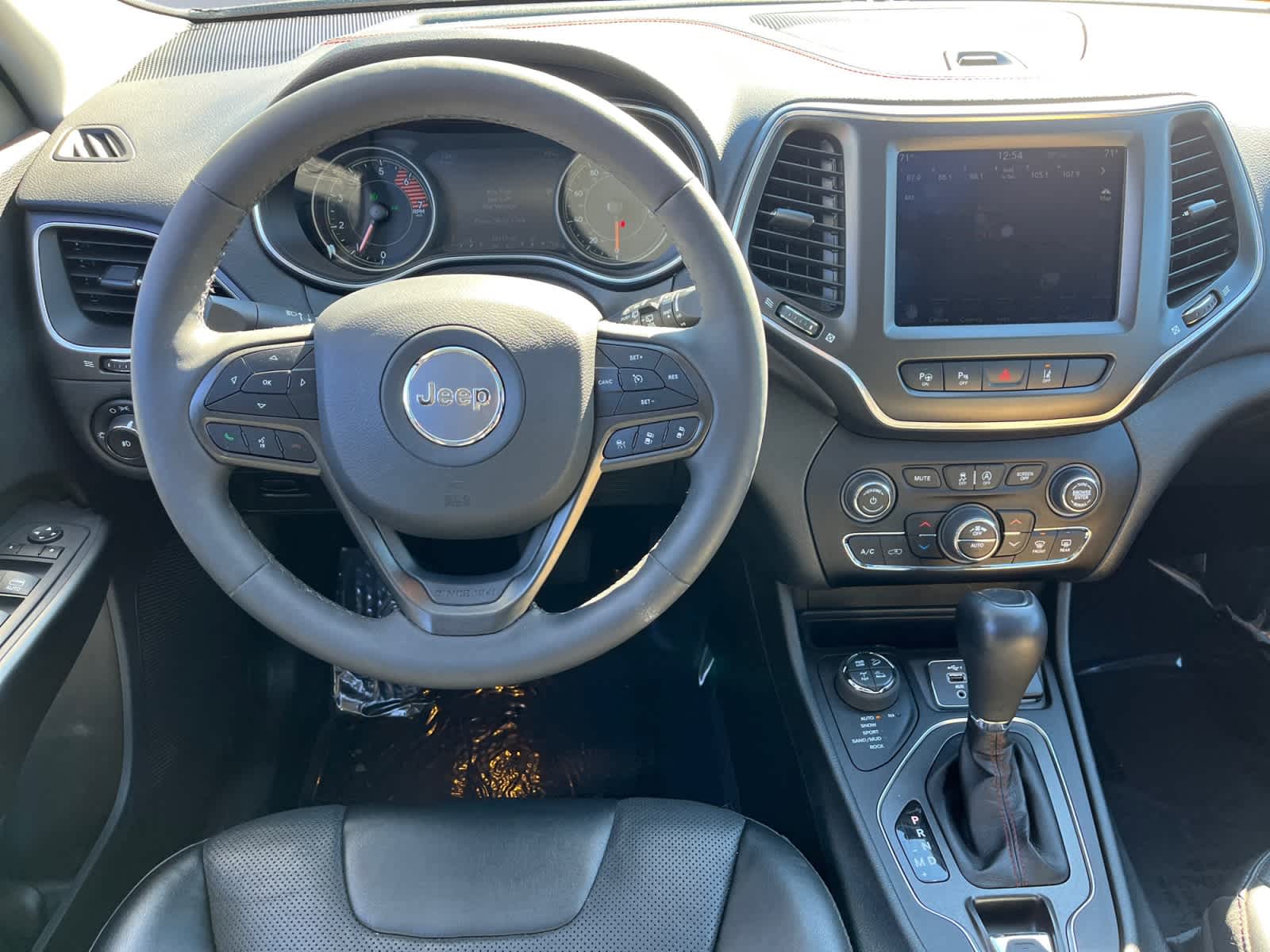 used 2023 Jeep Cherokee car, priced at $27,294