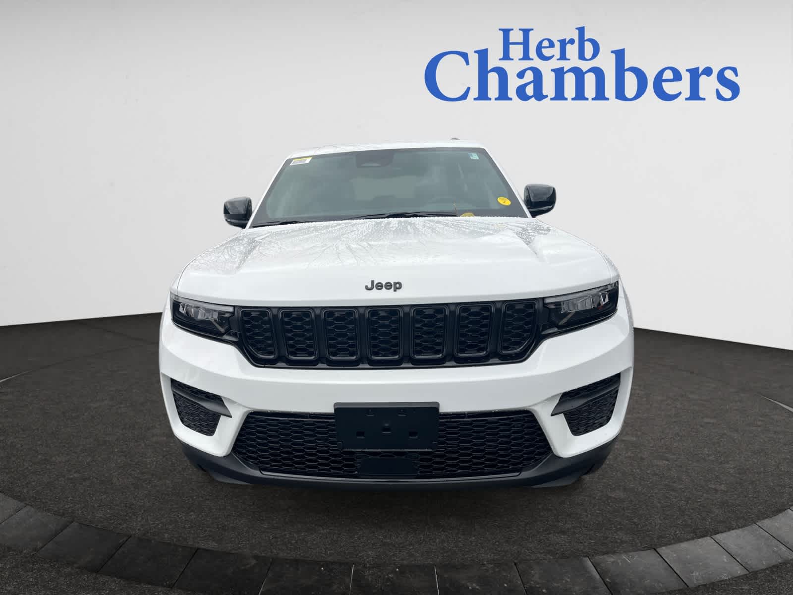 new 2025 Jeep Grand Cherokee car, priced at $43,680