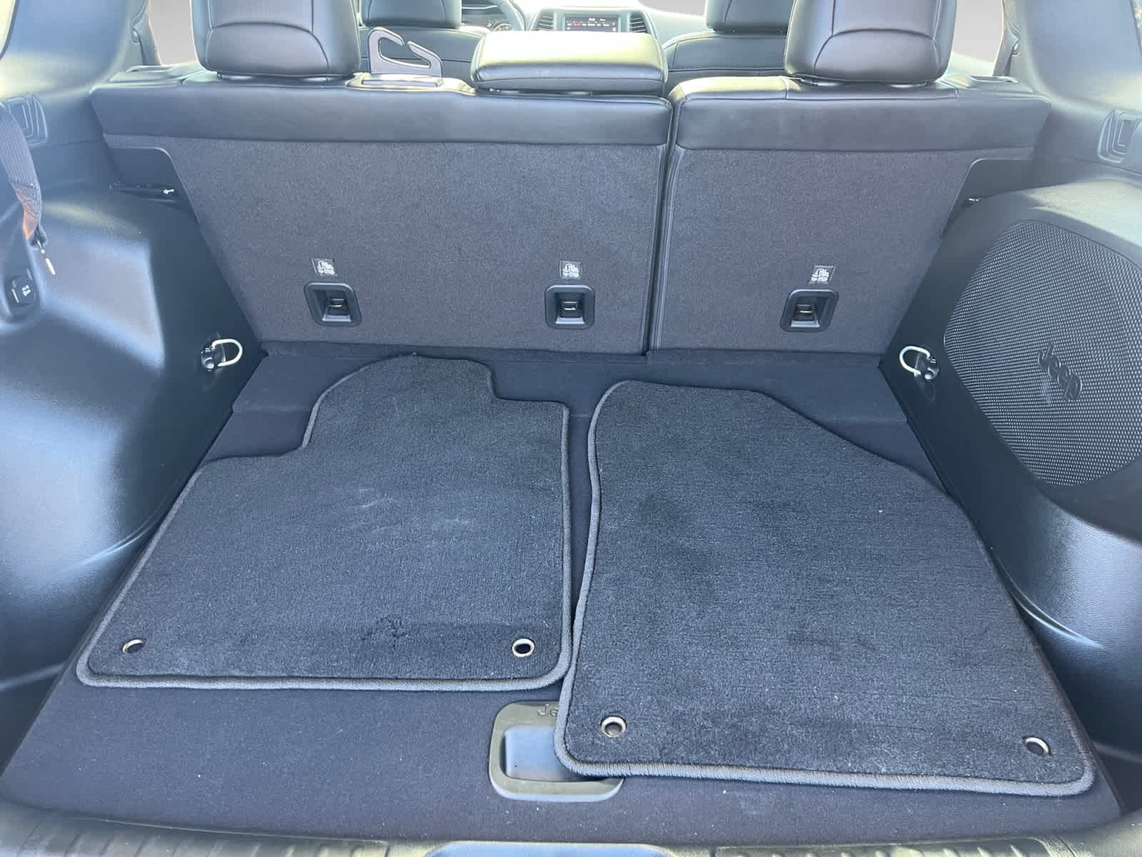 used 2023 Jeep Cherokee car, priced at $27,194