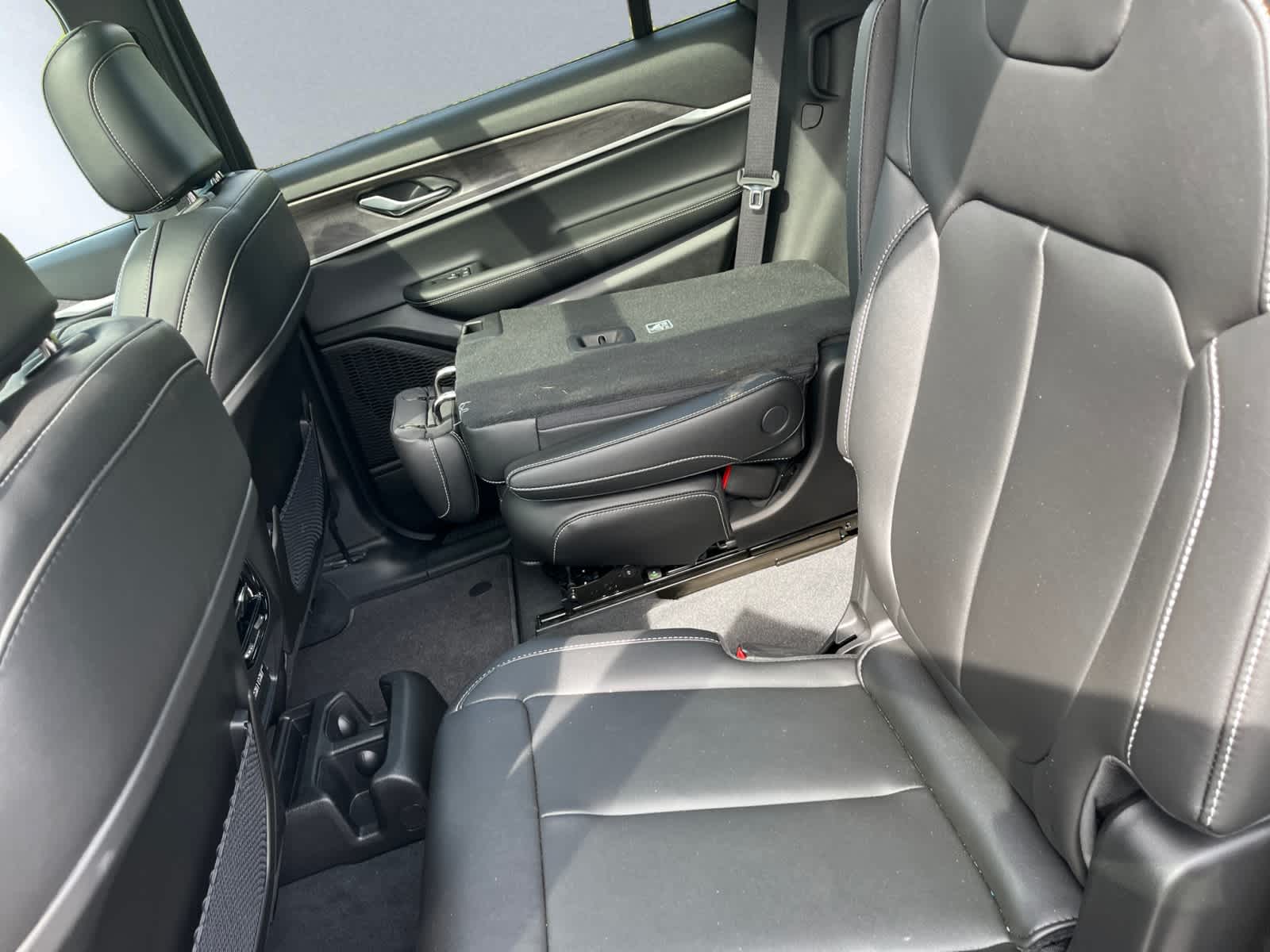 new 2025 Jeep Grand Cherokee car, priced at $52,240