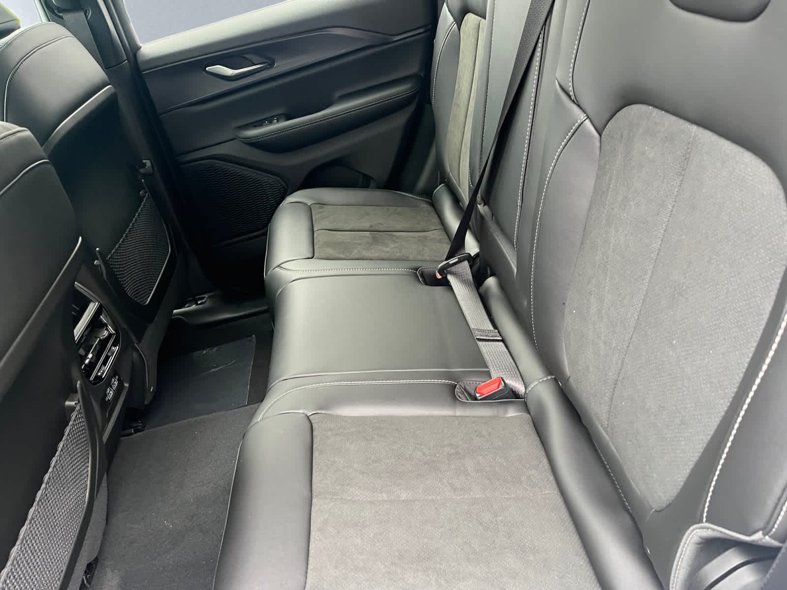 new 2025 Jeep Grand Cherokee car, priced at $43,680