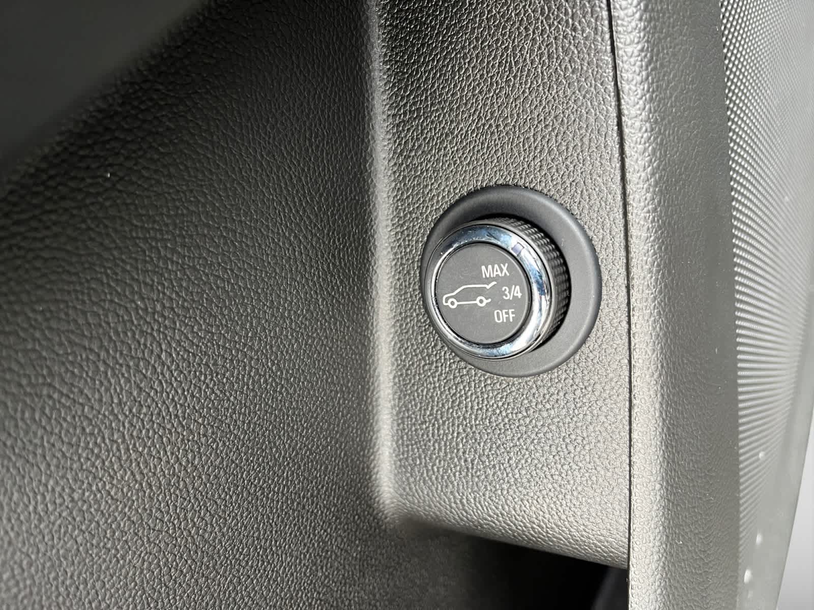 used 2022 Chevrolet Traverse car, priced at $33,328