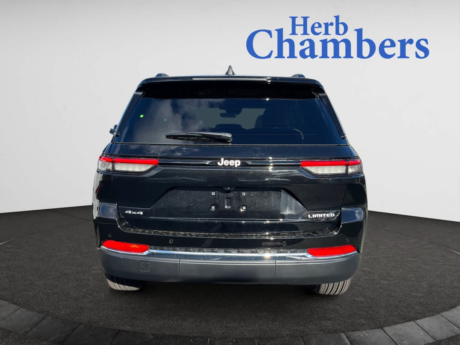 new 2025 Jeep Grand Cherokee car, priced at $45,910