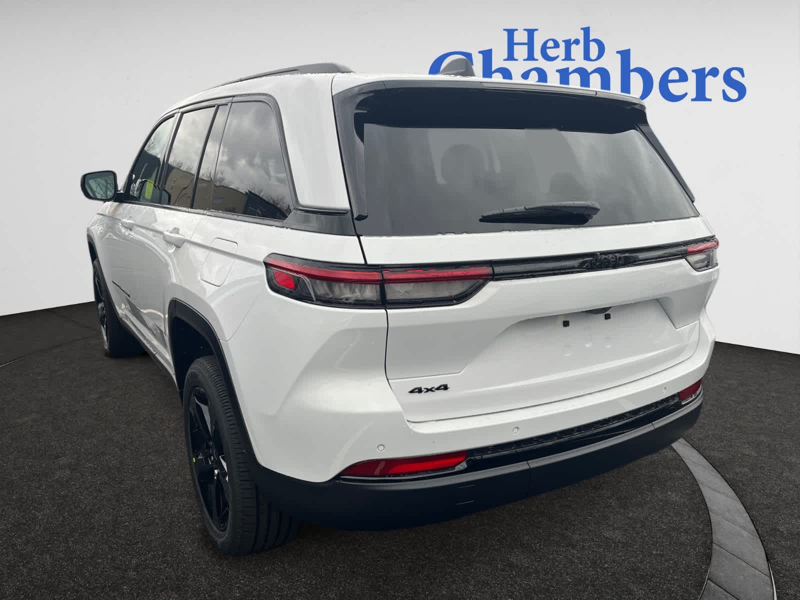 new 2025 Jeep Grand Cherokee car, priced at $43,680