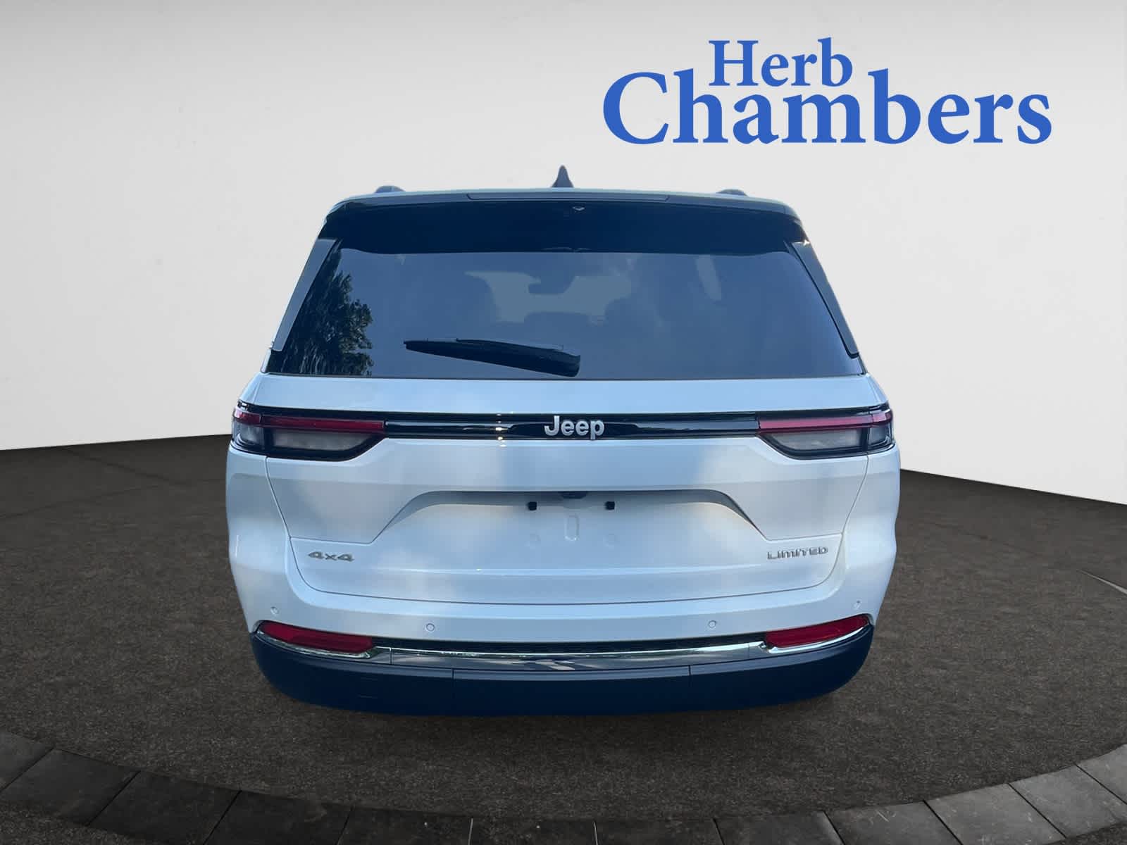 new 2025 Jeep Grand Cherokee car, priced at $52,340