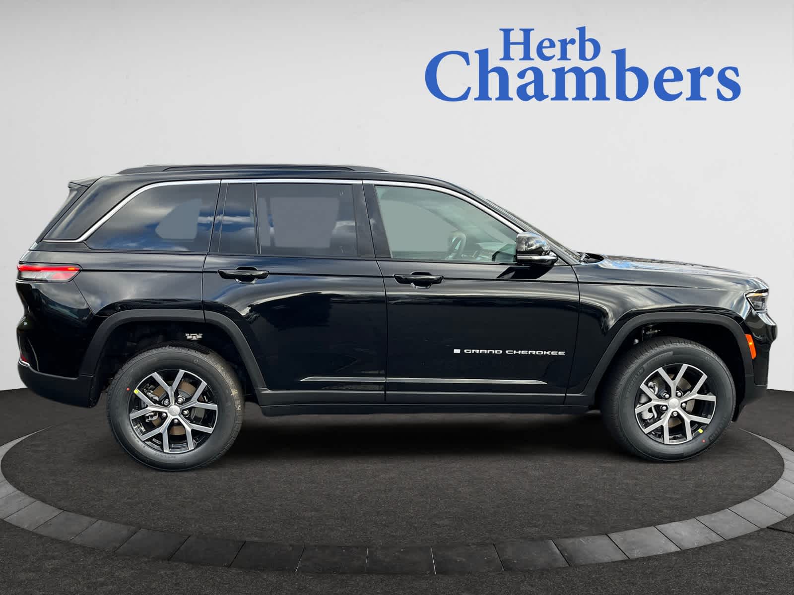 new 2025 Jeep Grand Cherokee car, priced at $50,010