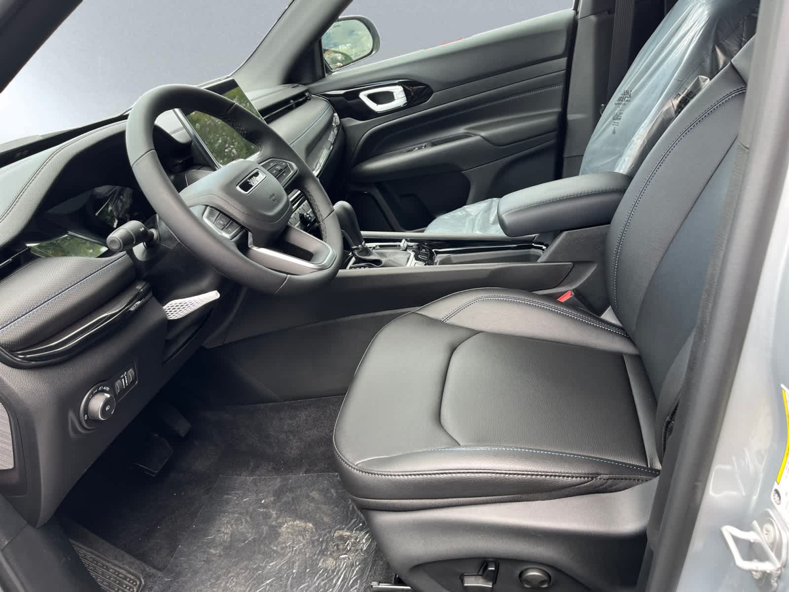 new 2025 Jeep Compass car, priced at $40,105