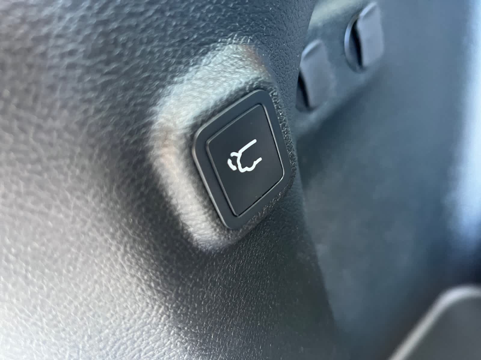used 2023 Jeep Cherokee car, priced at $27,194