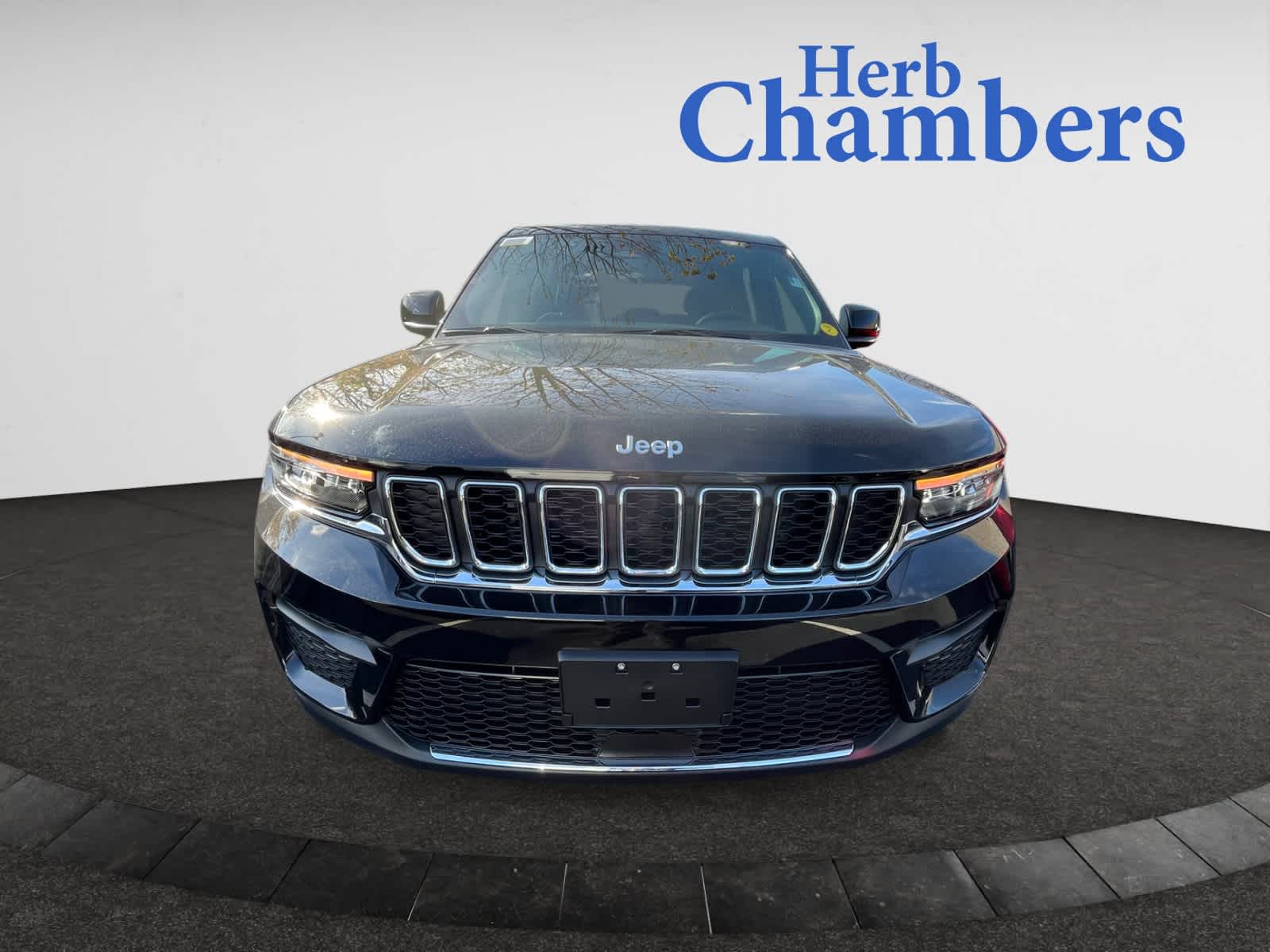 new 2025 Jeep Grand Cherokee car, priced at $38,275