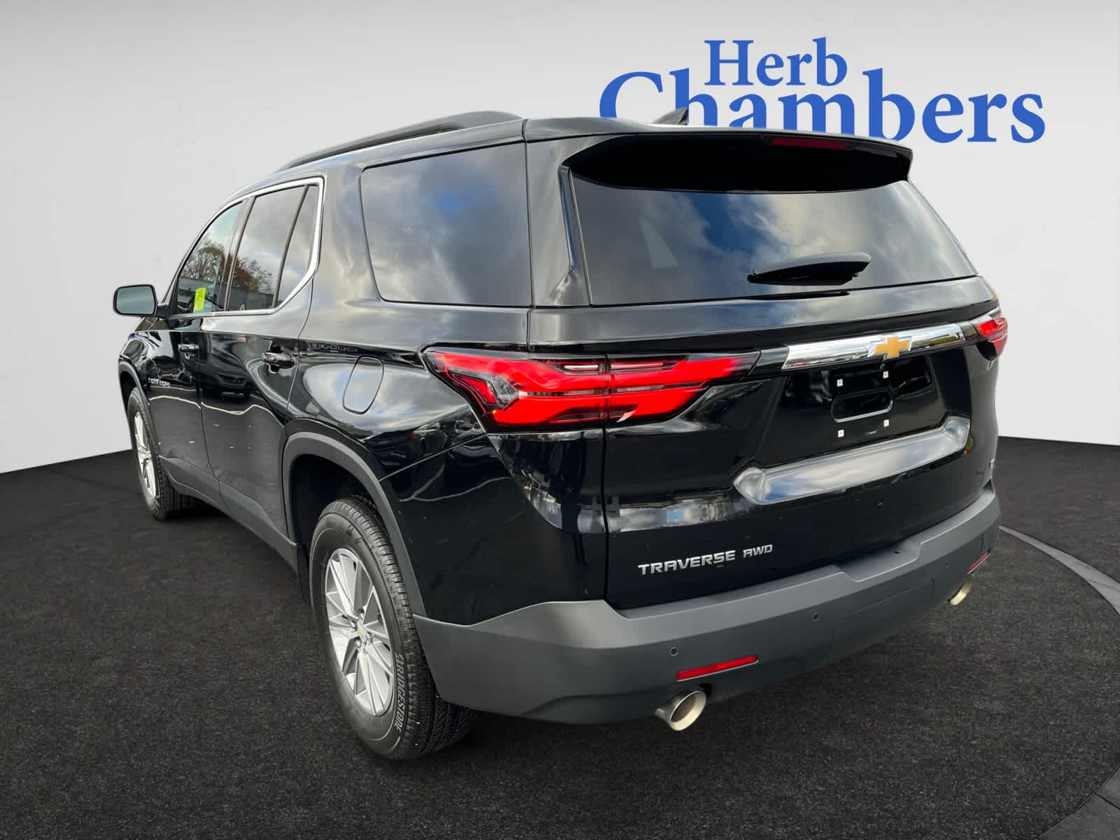 used 2022 Chevrolet Traverse car, priced at $33,328