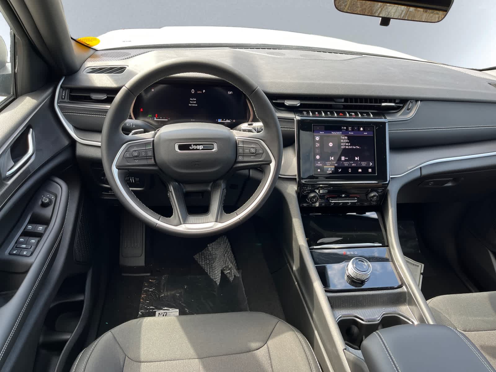 new 2025 Jeep Grand Cherokee car, priced at $41,780