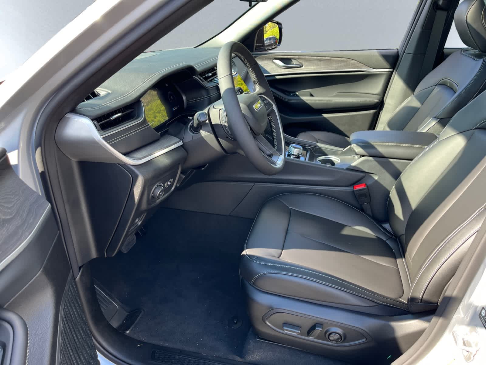 new 2025 Jeep Grand Cherokee car, priced at $50,535