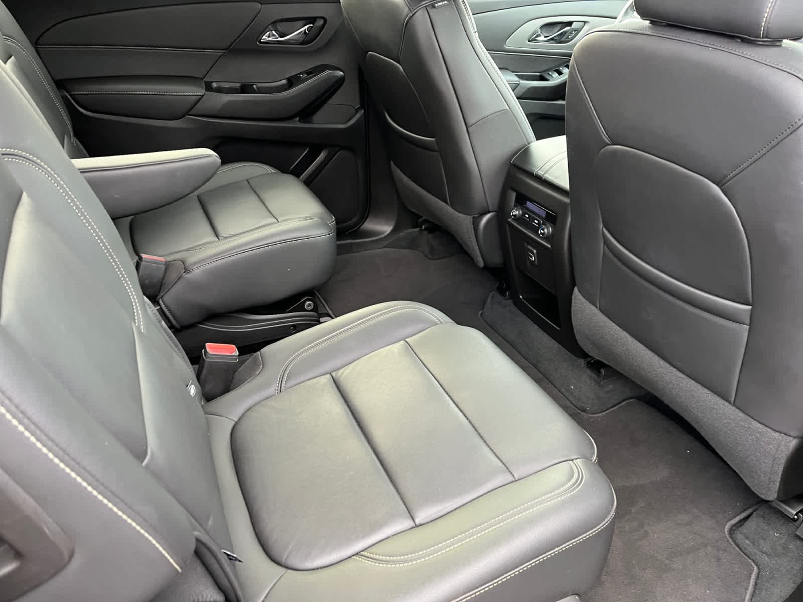 used 2022 Chevrolet Traverse car, priced at $33,328