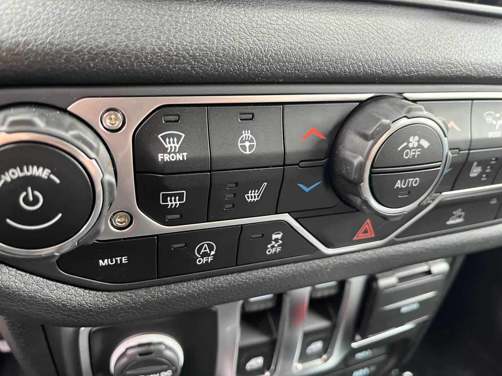 new 2025 Jeep Wrangler car, priced at $47,880