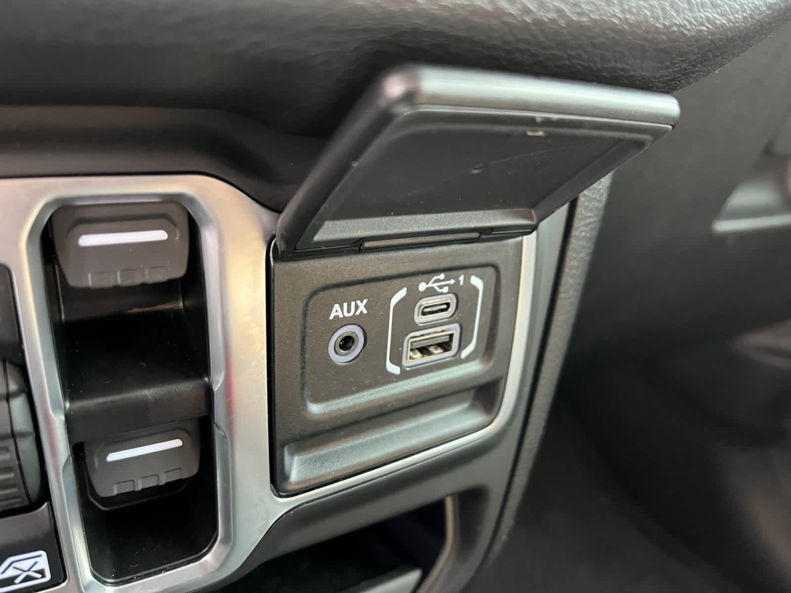 used 2025 Jeep Gladiator car, priced at $39,724