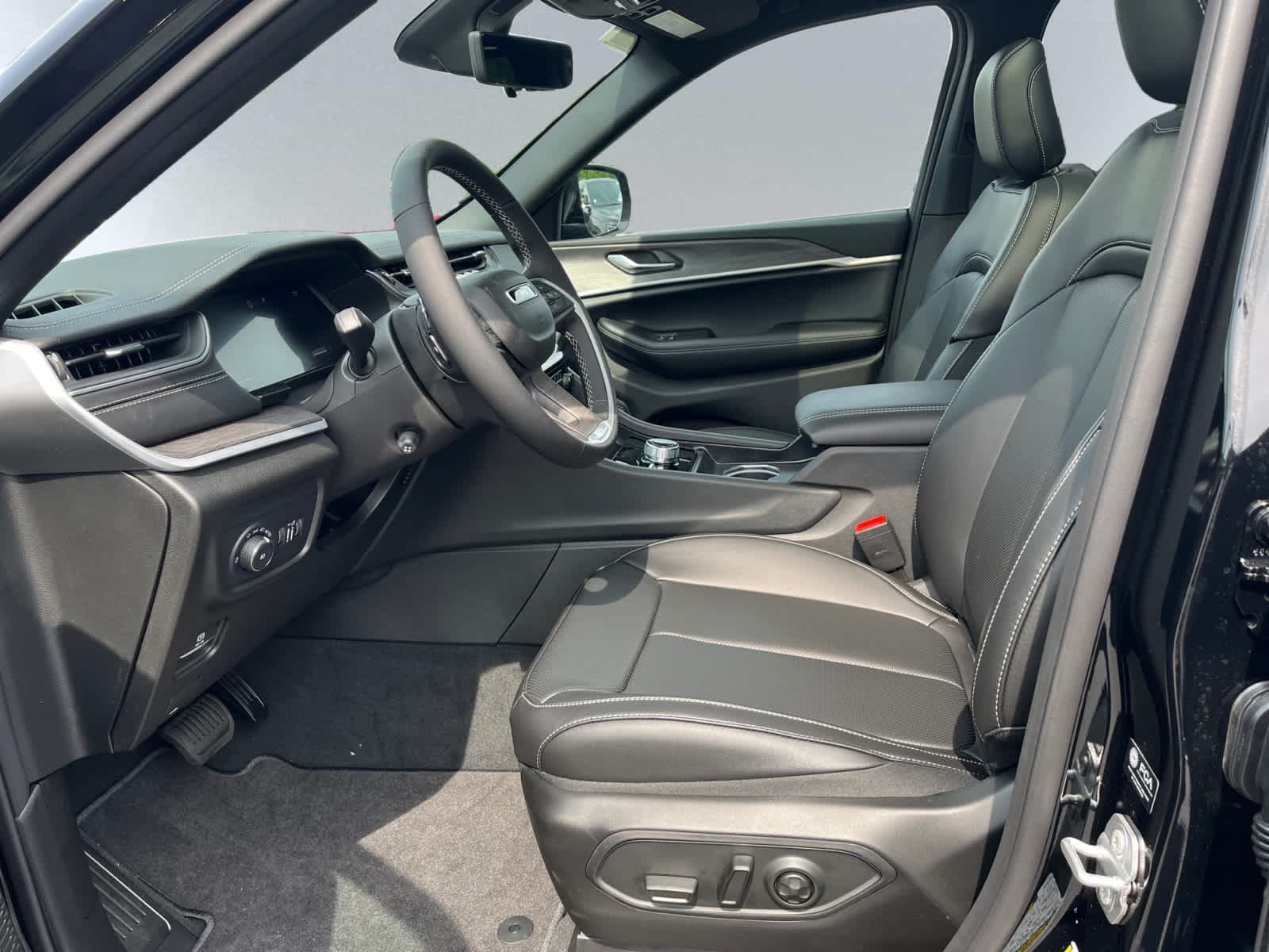 new 2025 Jeep Grand Cherokee car, priced at $52,935