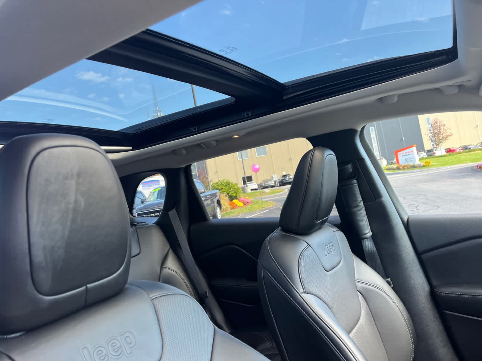 used 2023 Jeep Cherokee car, priced at $27,194
