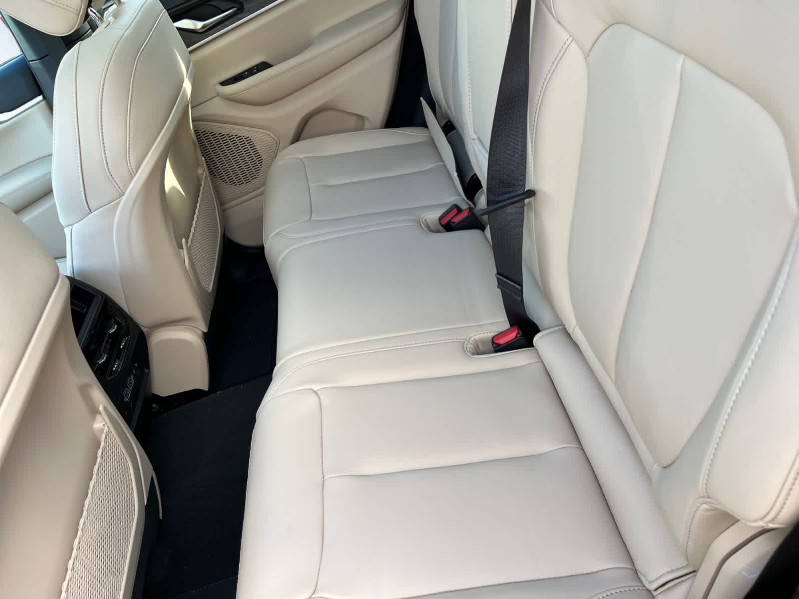 new 2025 Jeep Grand Cherokee car, priced at $45,910