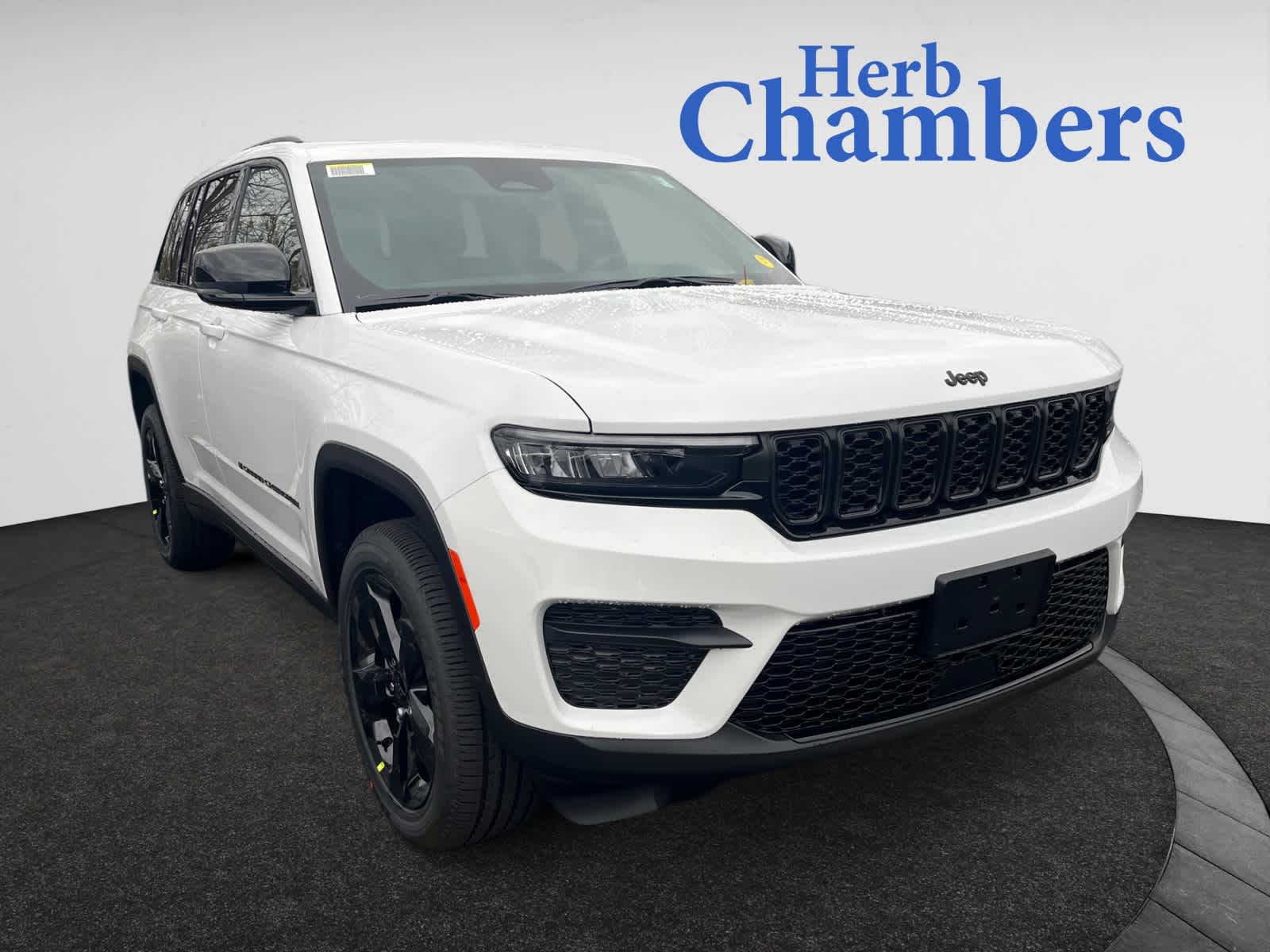 new 2025 Jeep Grand Cherokee car, priced at $43,680