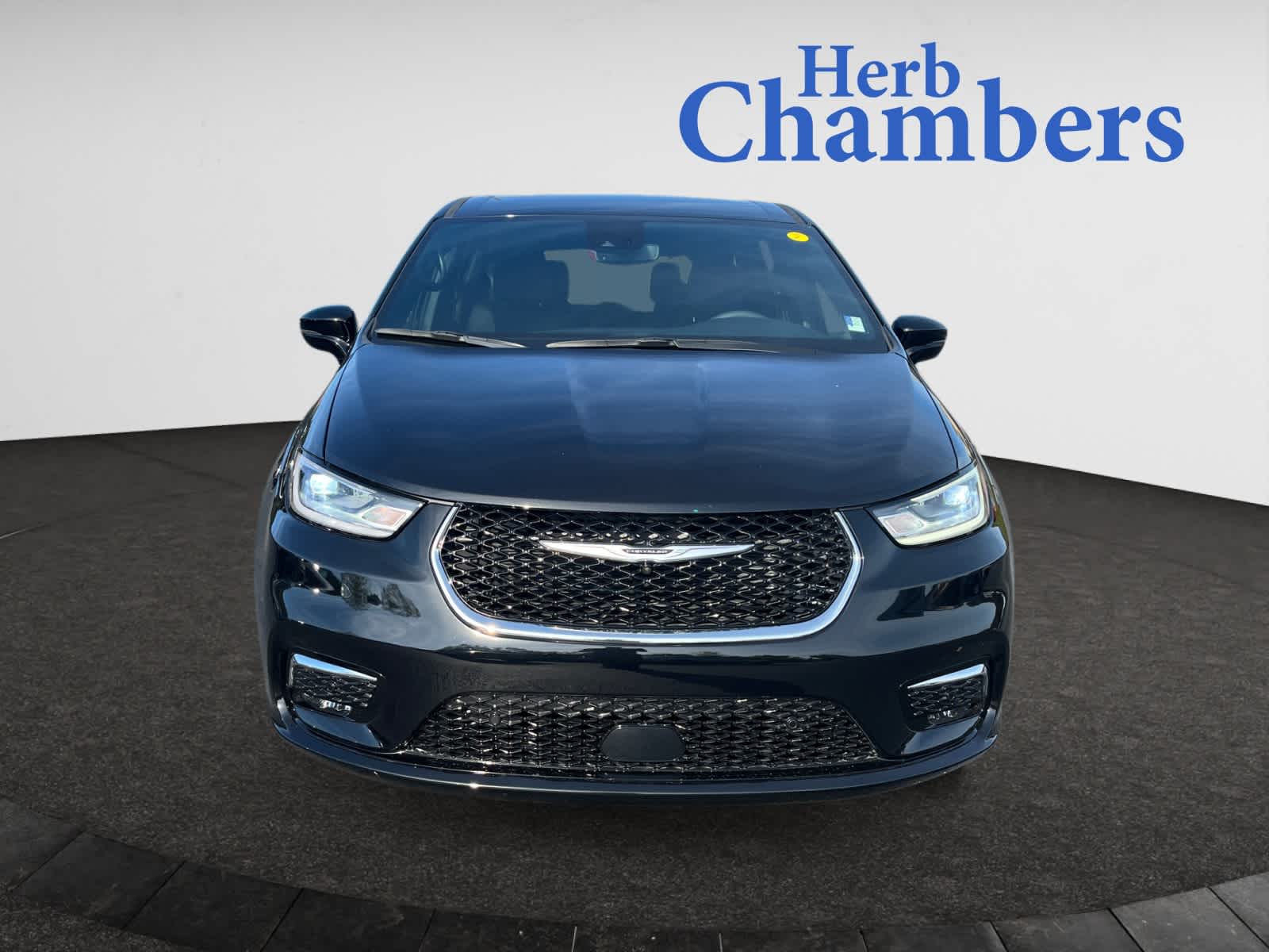 used 2025 Chrysler Pacifica car, priced at $42,216