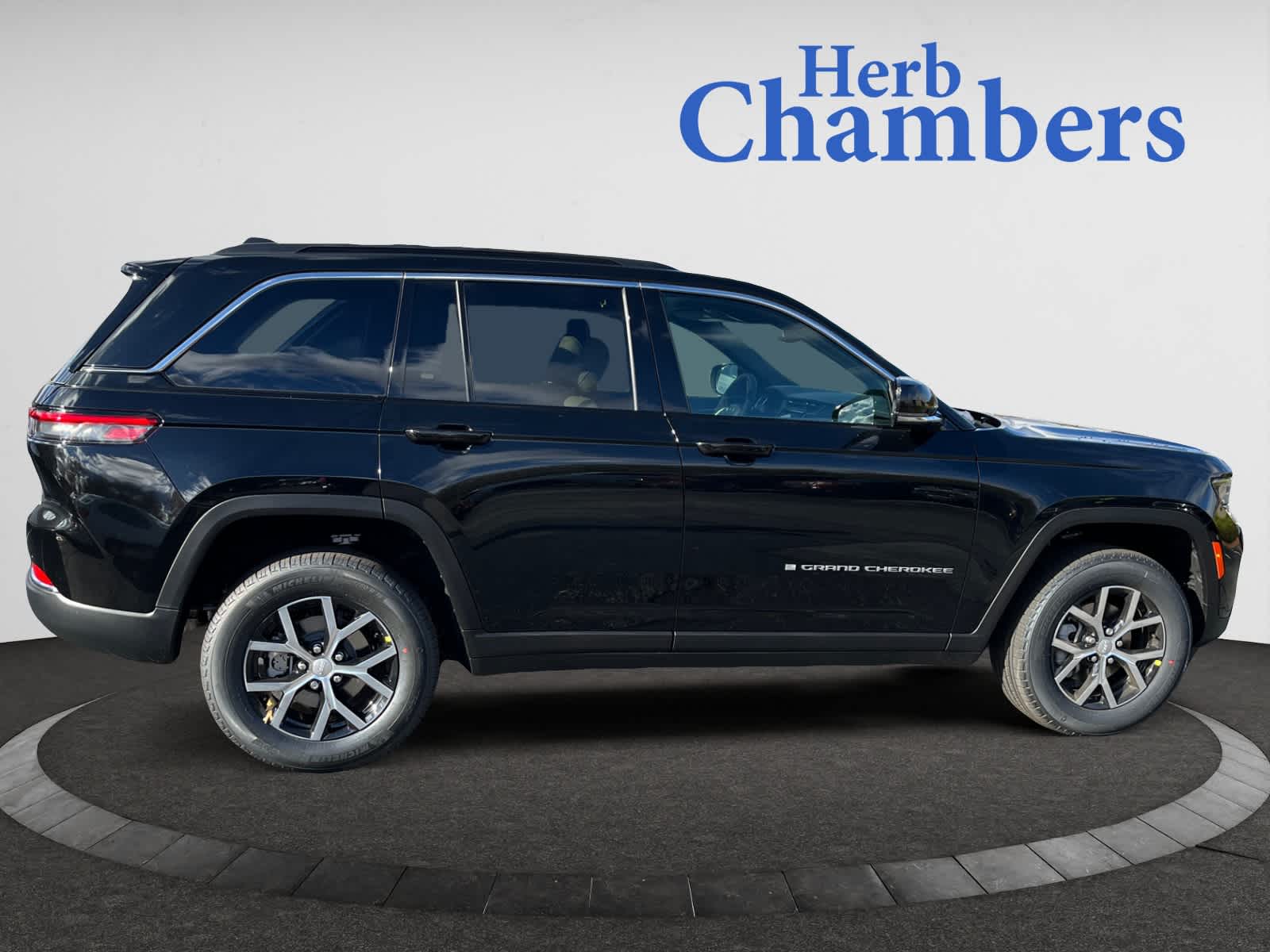 new 2025 Jeep Grand Cherokee car, priced at $45,910