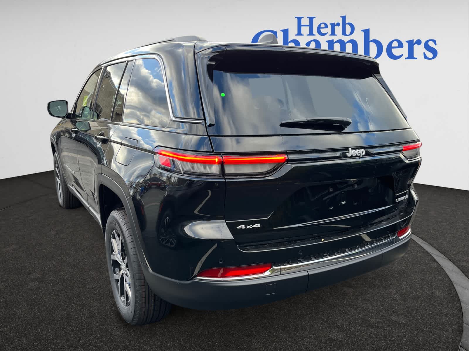 new 2025 Jeep Grand Cherokee car, priced at $50,010