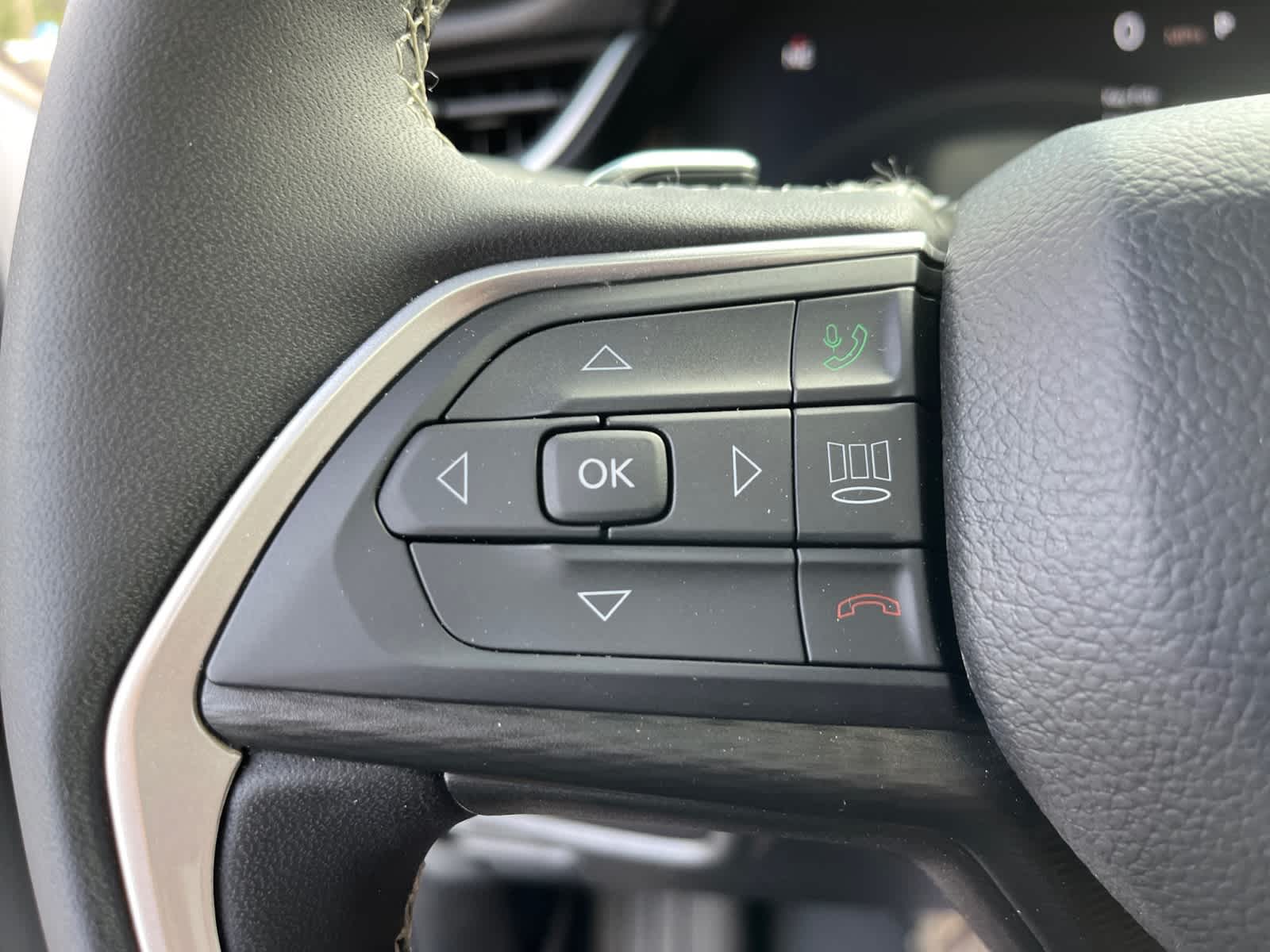 used 2024 Jeep Grand Cherokee car, priced at $35,487