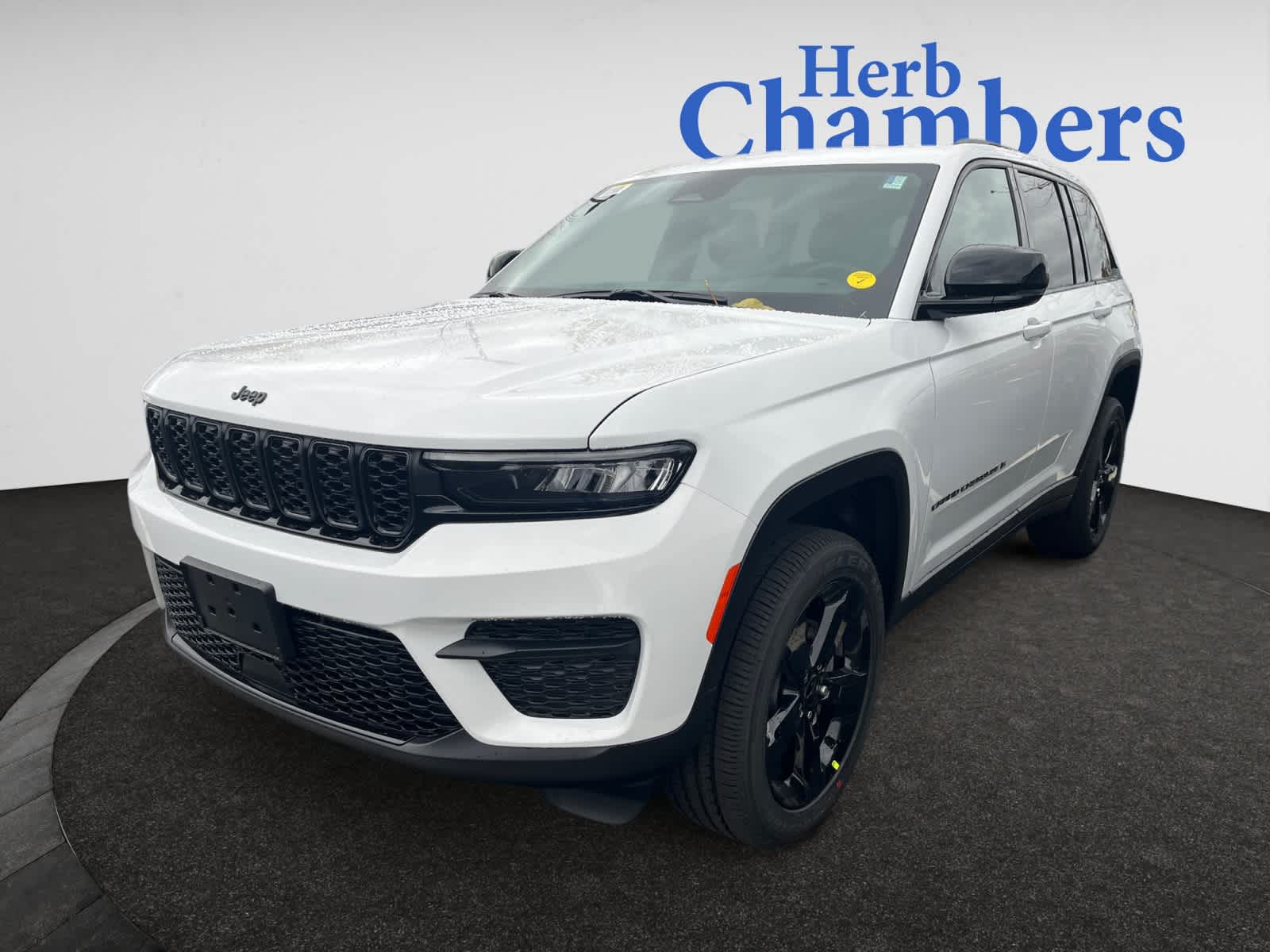 new 2025 Jeep Grand Cherokee car, priced at $43,680