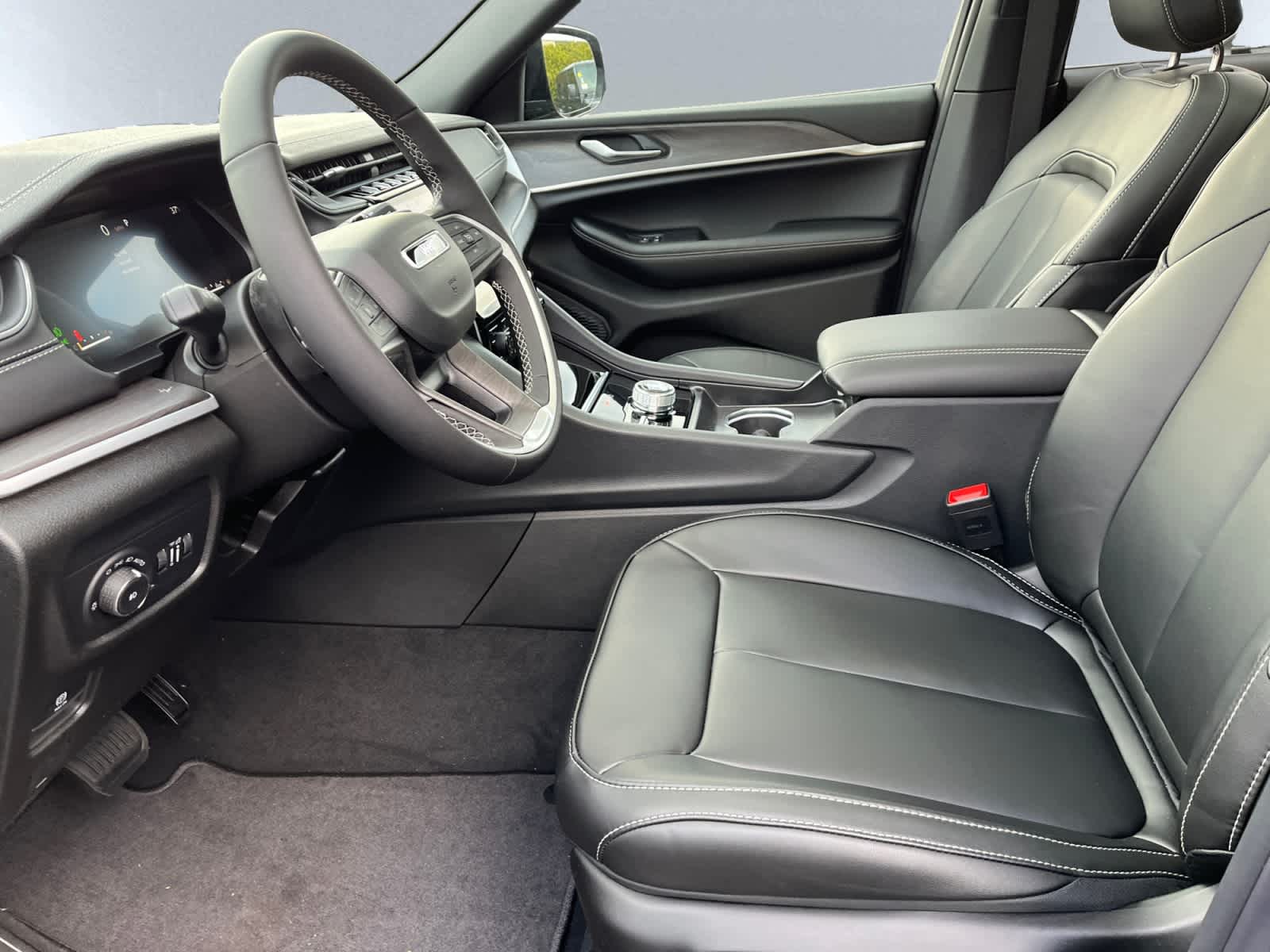 new 2025 Jeep Grand Cherokee car, priced at $50,010