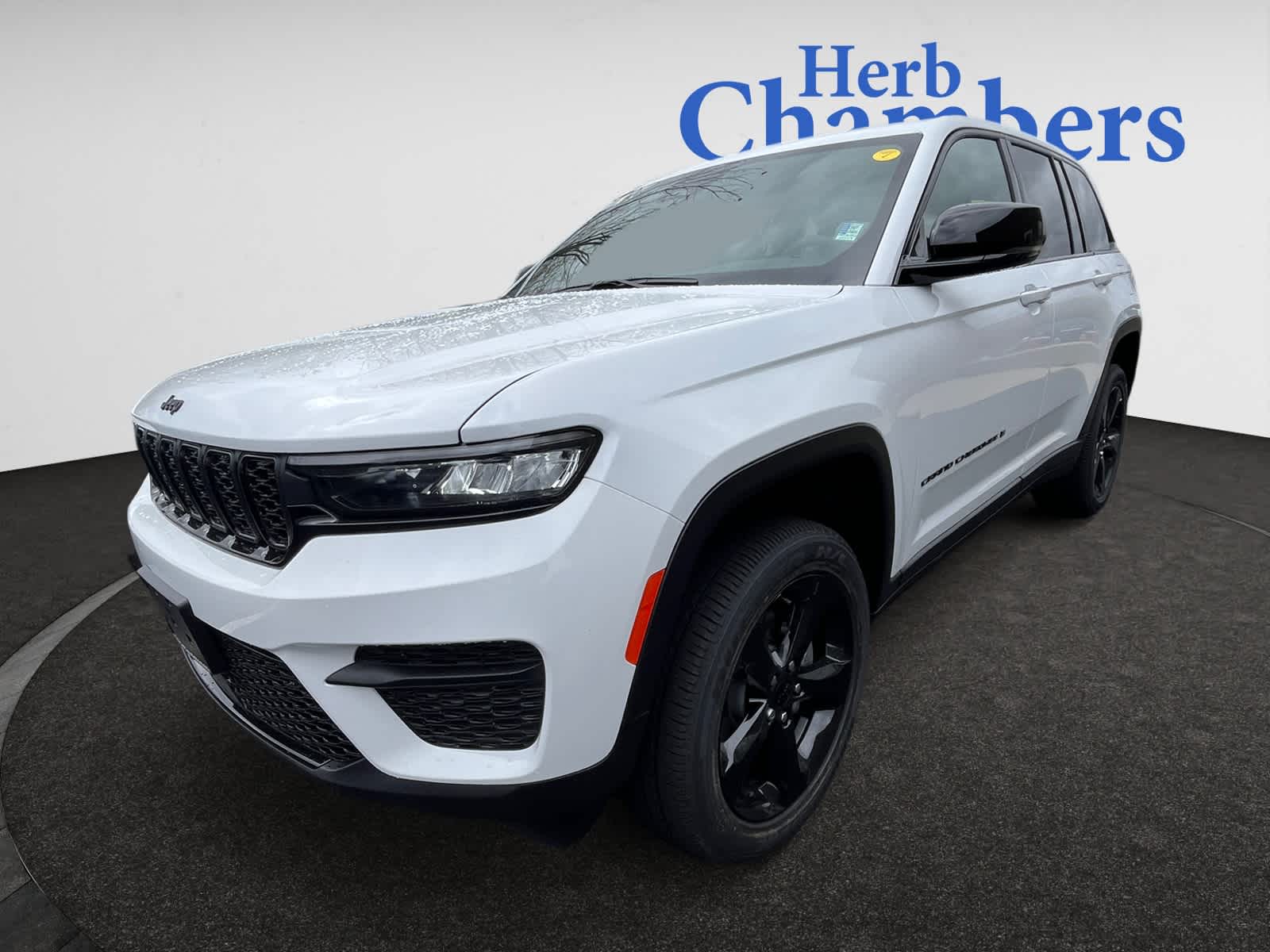 new 2025 Jeep Grand Cherokee car, priced at $43,680