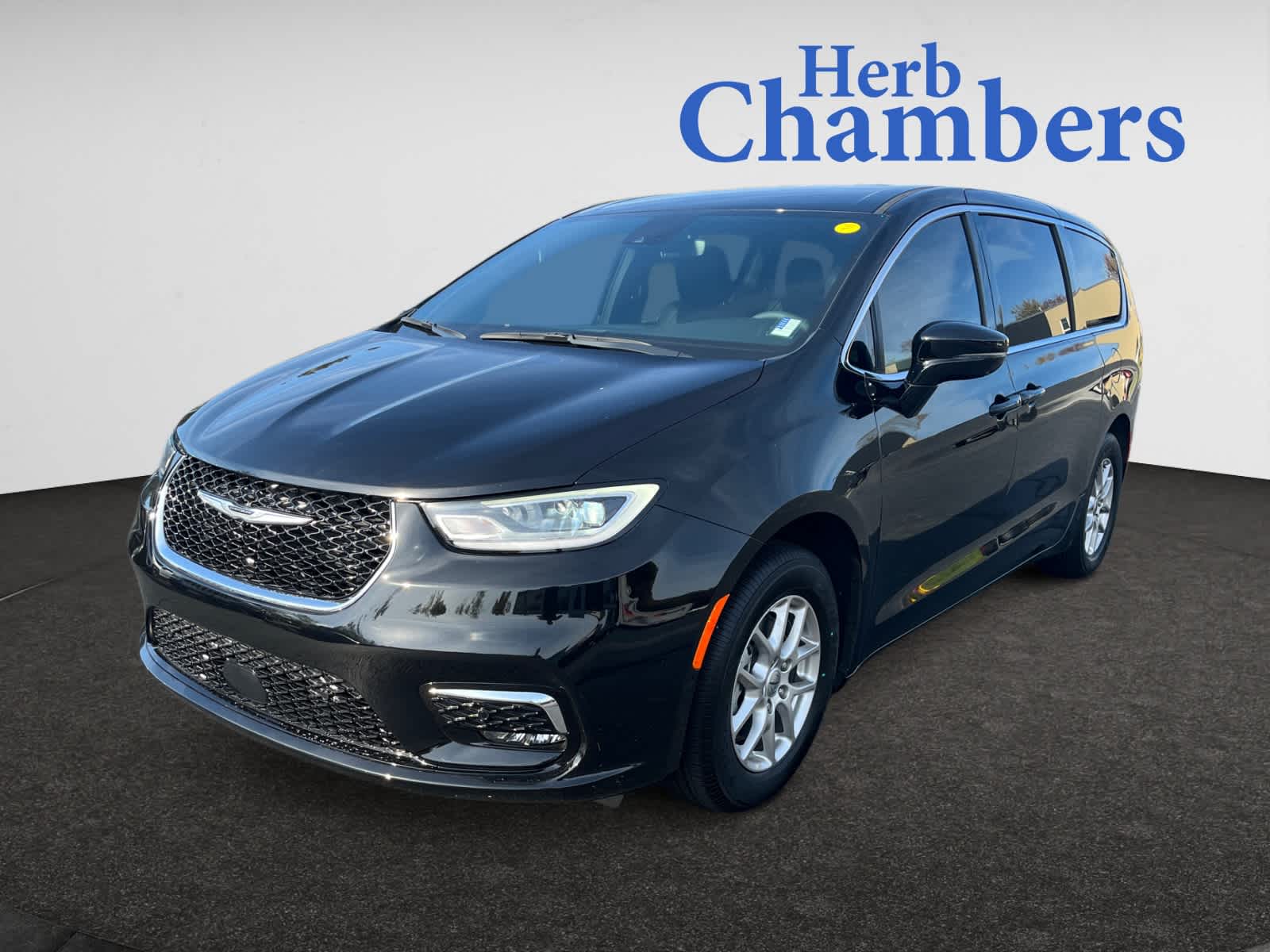 used 2025 Chrysler Pacifica car, priced at $42,216
