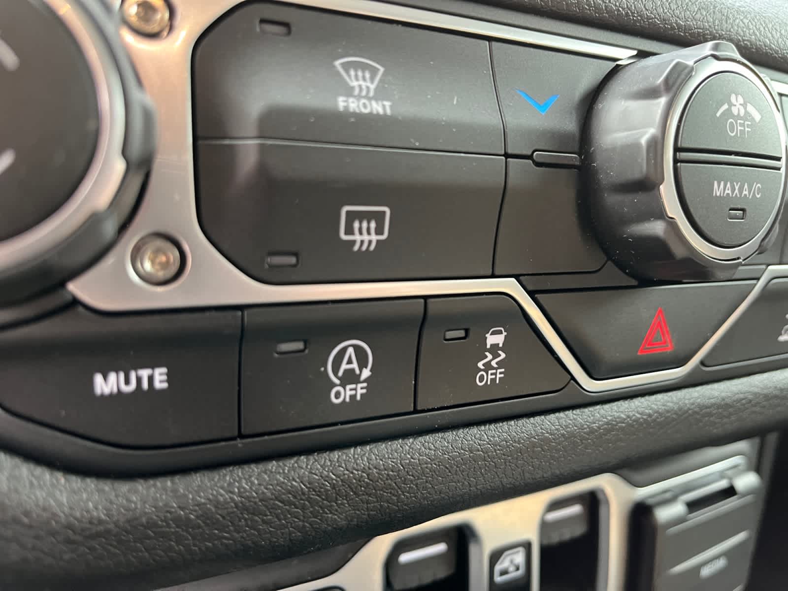 used 2025 Jeep Gladiator car, priced at $39,724