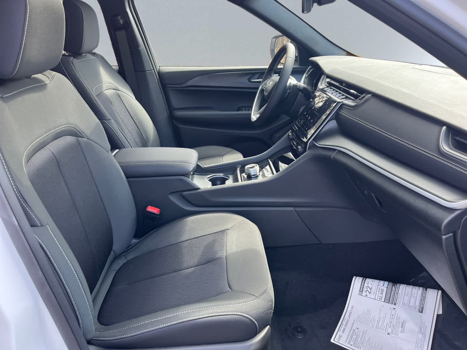 new 2025 Jeep Grand Cherokee car, priced at $41,780