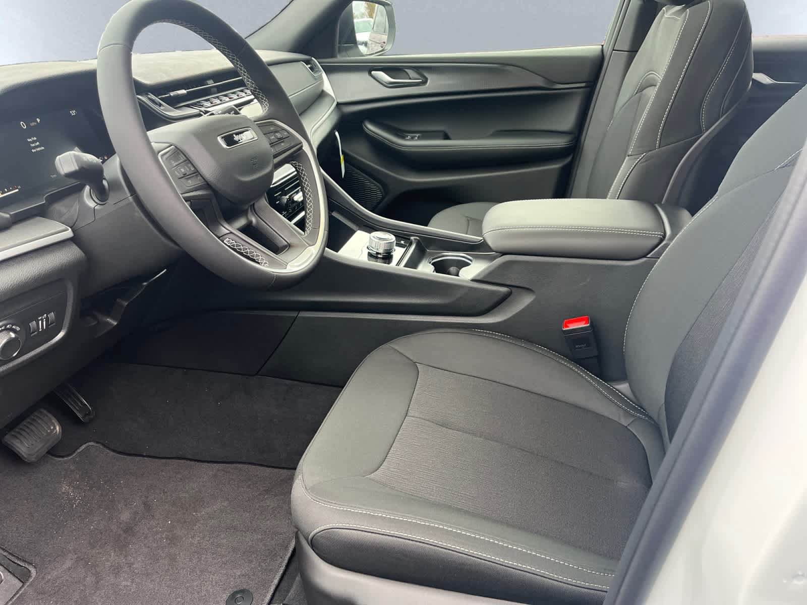 new 2025 Jeep Grand Cherokee car, priced at $37,680