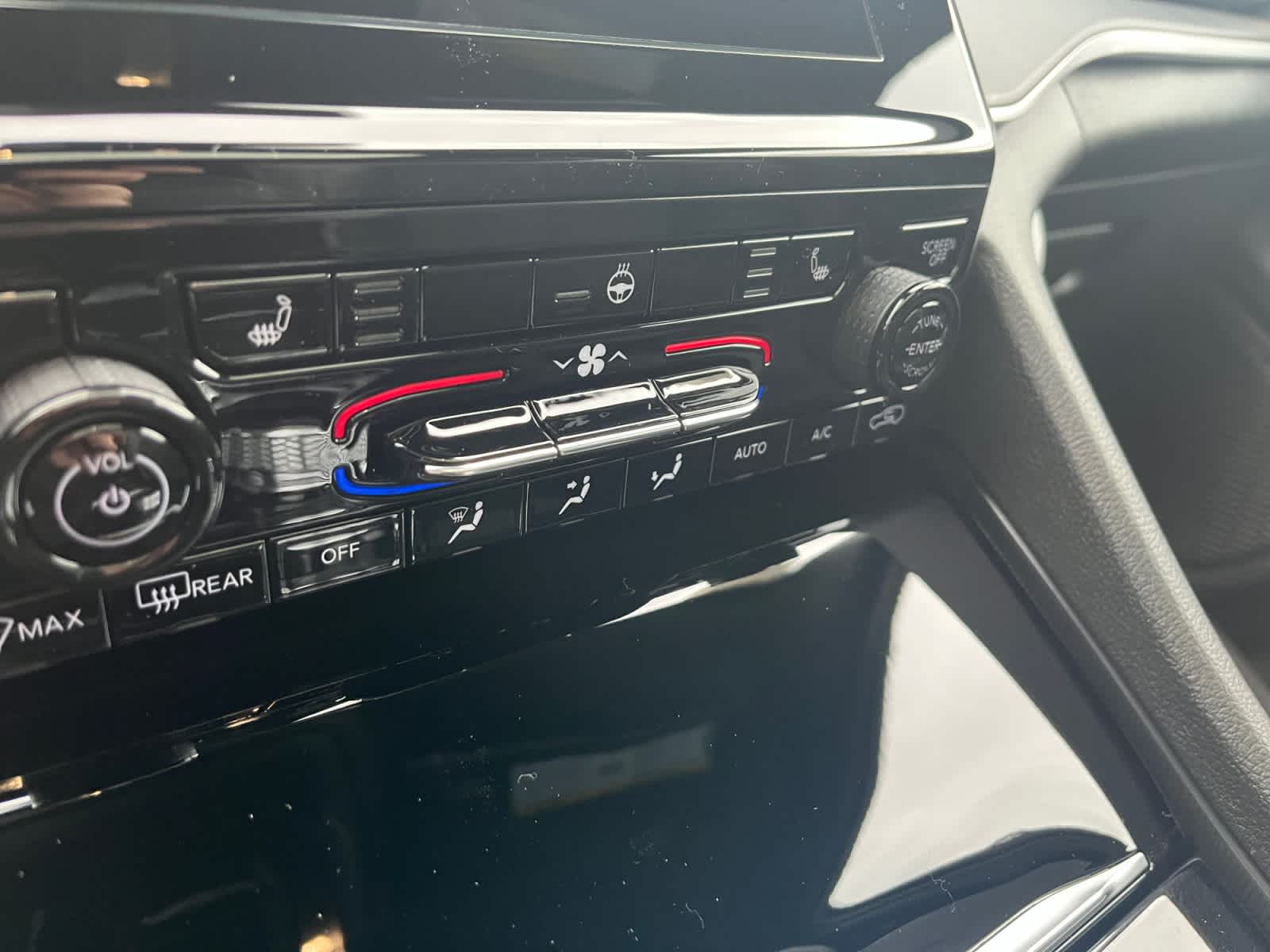 new 2025 Jeep Grand Cherokee car, priced at $43,680