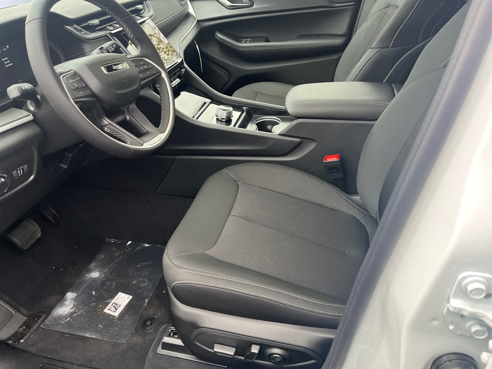 new 2025 Jeep Grand Cherokee car, priced at $39,475