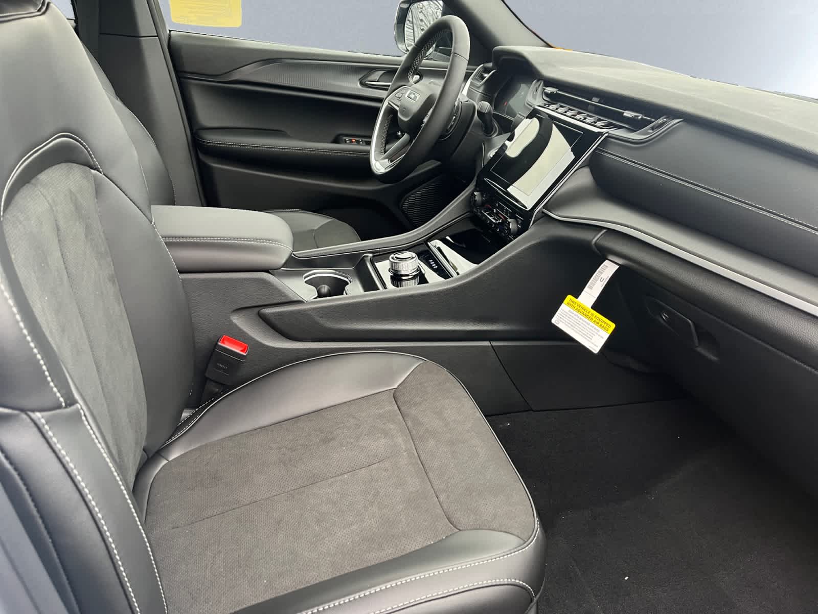 new 2025 Jeep Grand Cherokee car, priced at $43,680