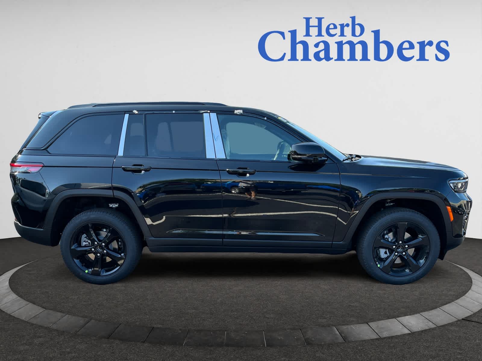 new 2025 Jeep Grand Cherokee car, priced at $52,735