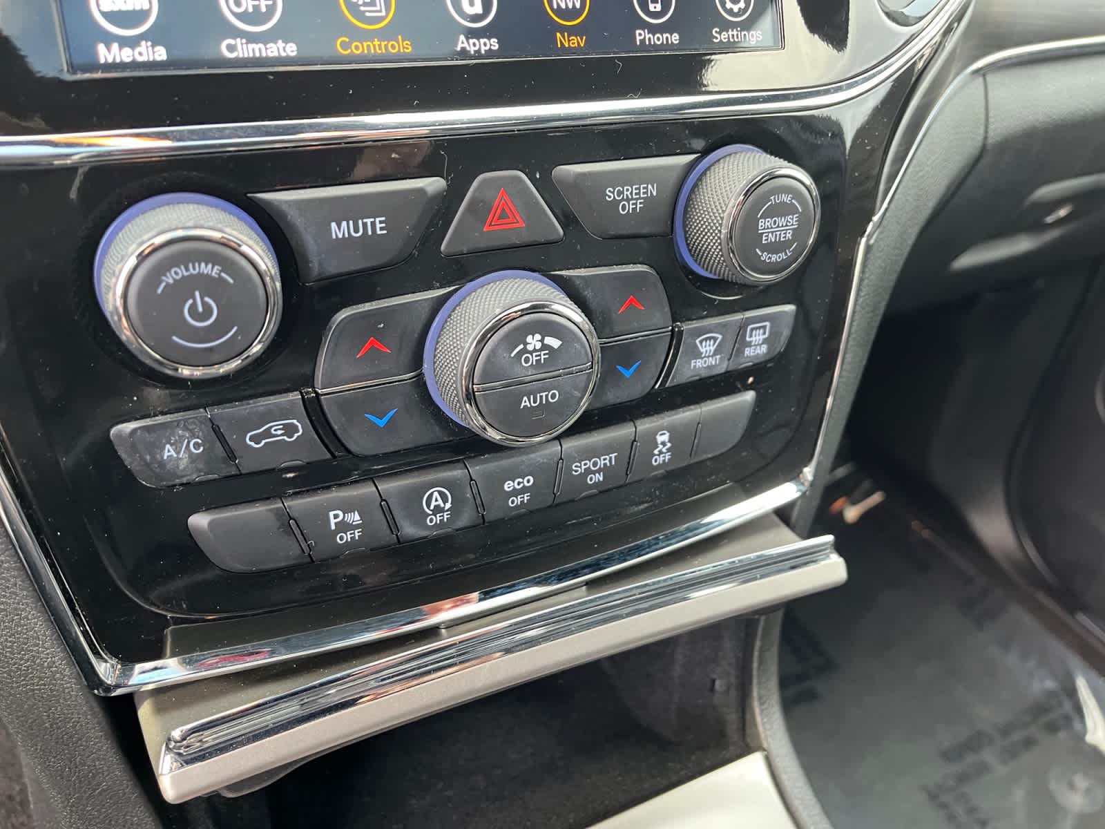 used 2022 Jeep Grand Cherokee WK car, priced at $29,646