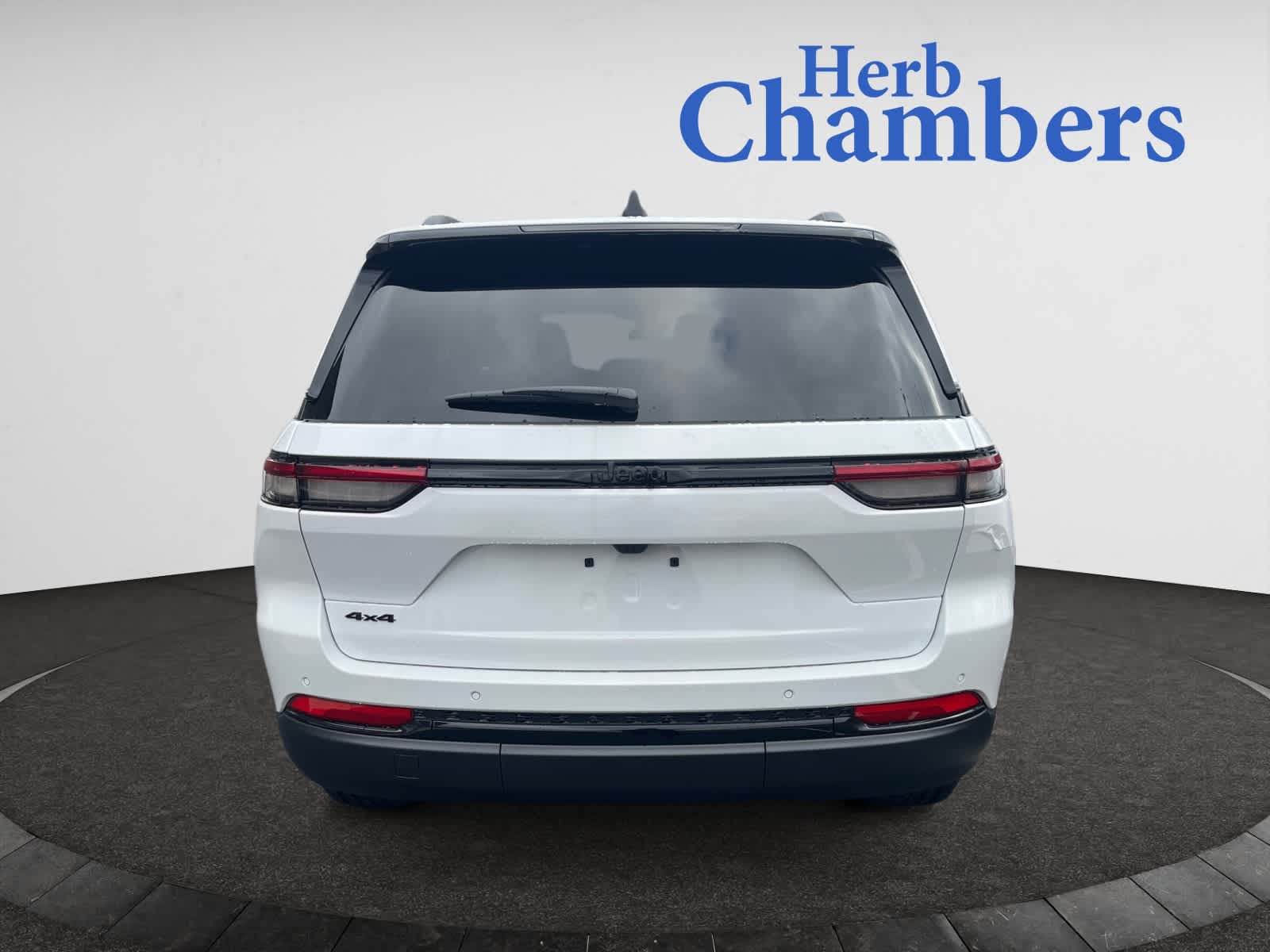 new 2025 Jeep Grand Cherokee car, priced at $43,680