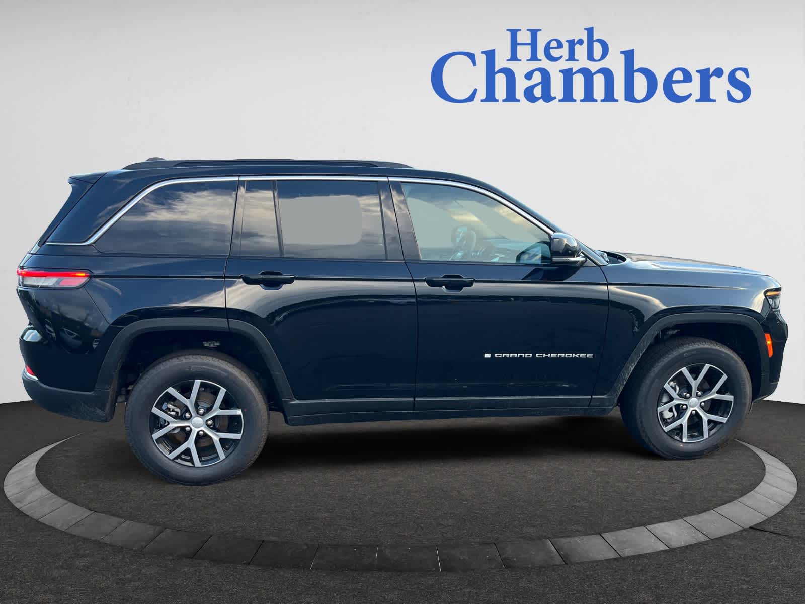 new 2025 Jeep Grand Cherokee car, priced at $49,810