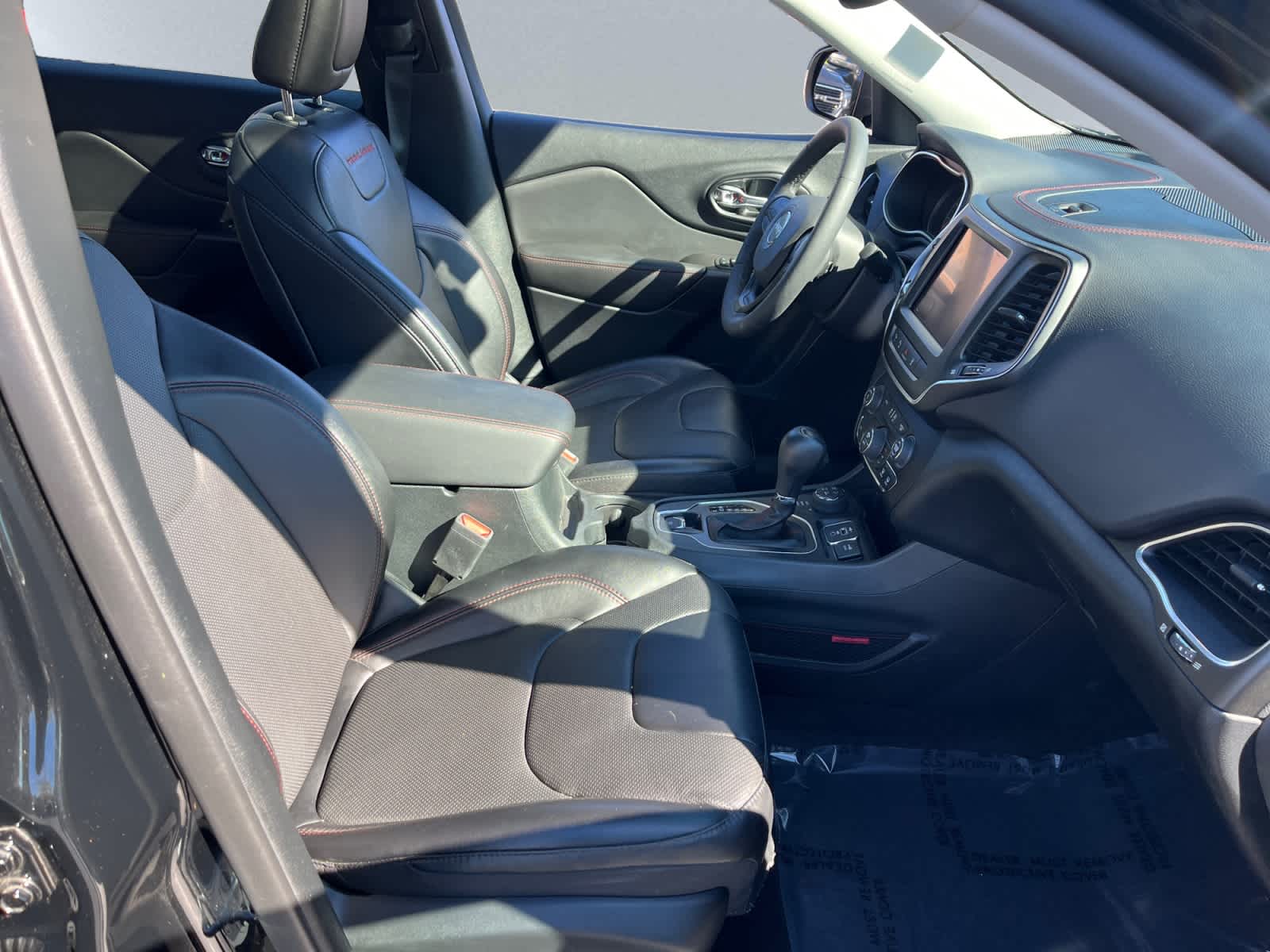 used 2023 Jeep Cherokee car, priced at $27,294