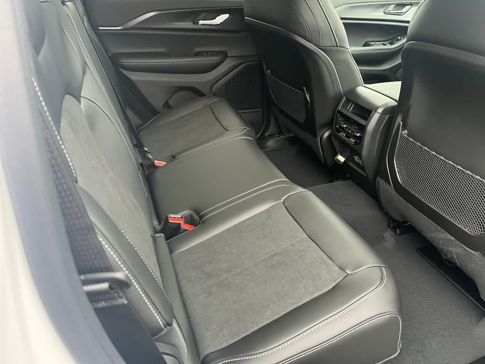 new 2025 Jeep Grand Cherokee car, priced at $43,680