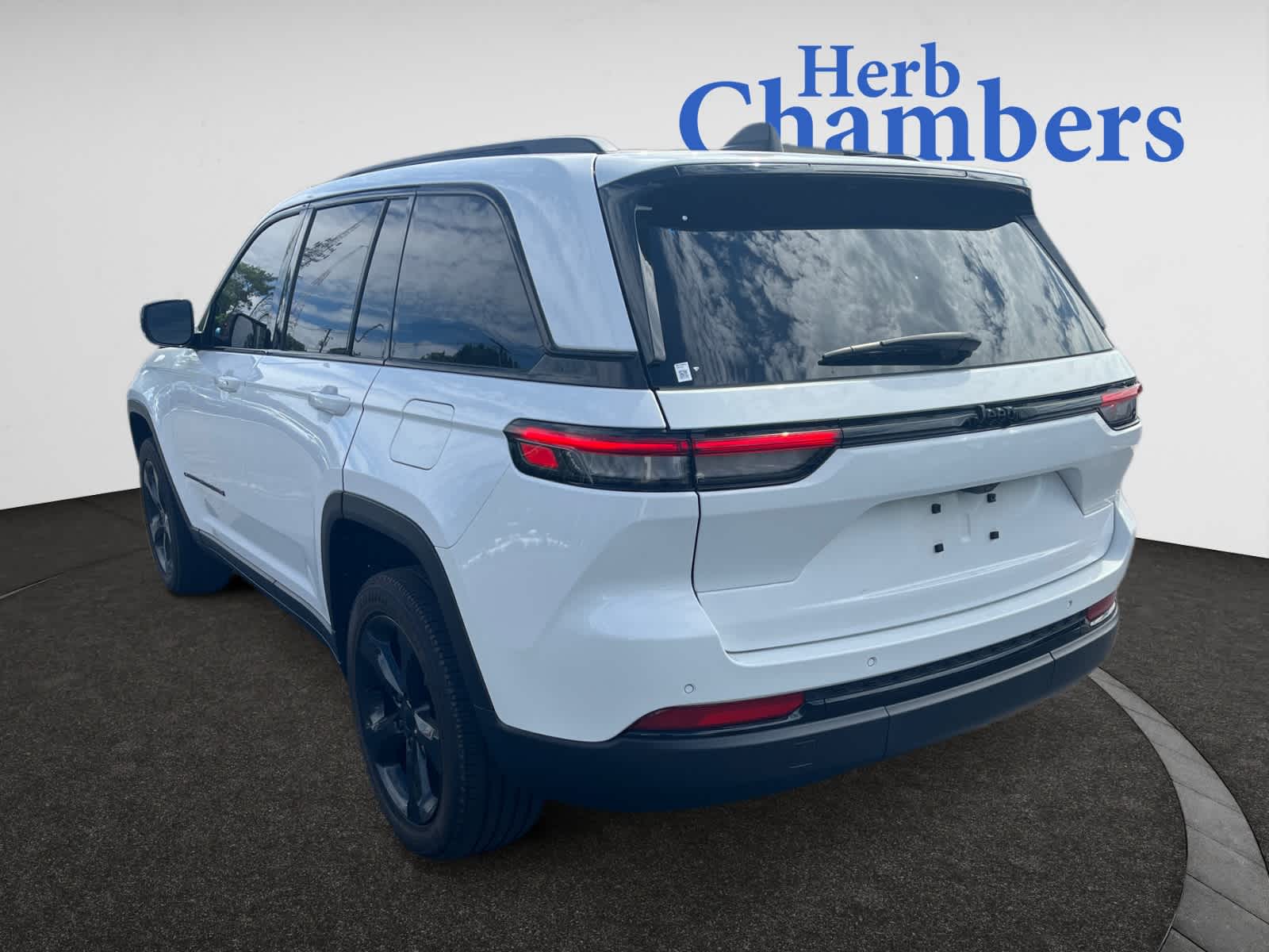 used 2024 Jeep Grand Cherokee car, priced at $35,487