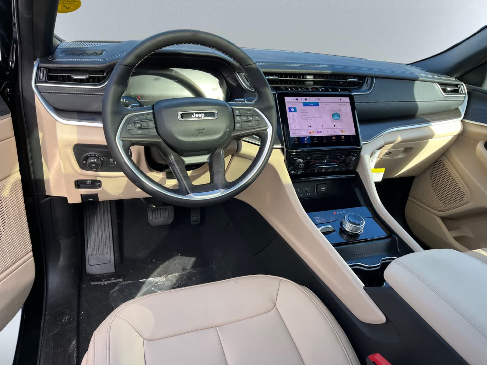 new 2025 Jeep Grand Cherokee car, priced at $45,910